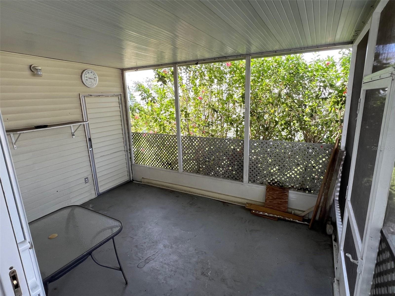 Listing photo id 18 for 103 Pindo Palm Street W