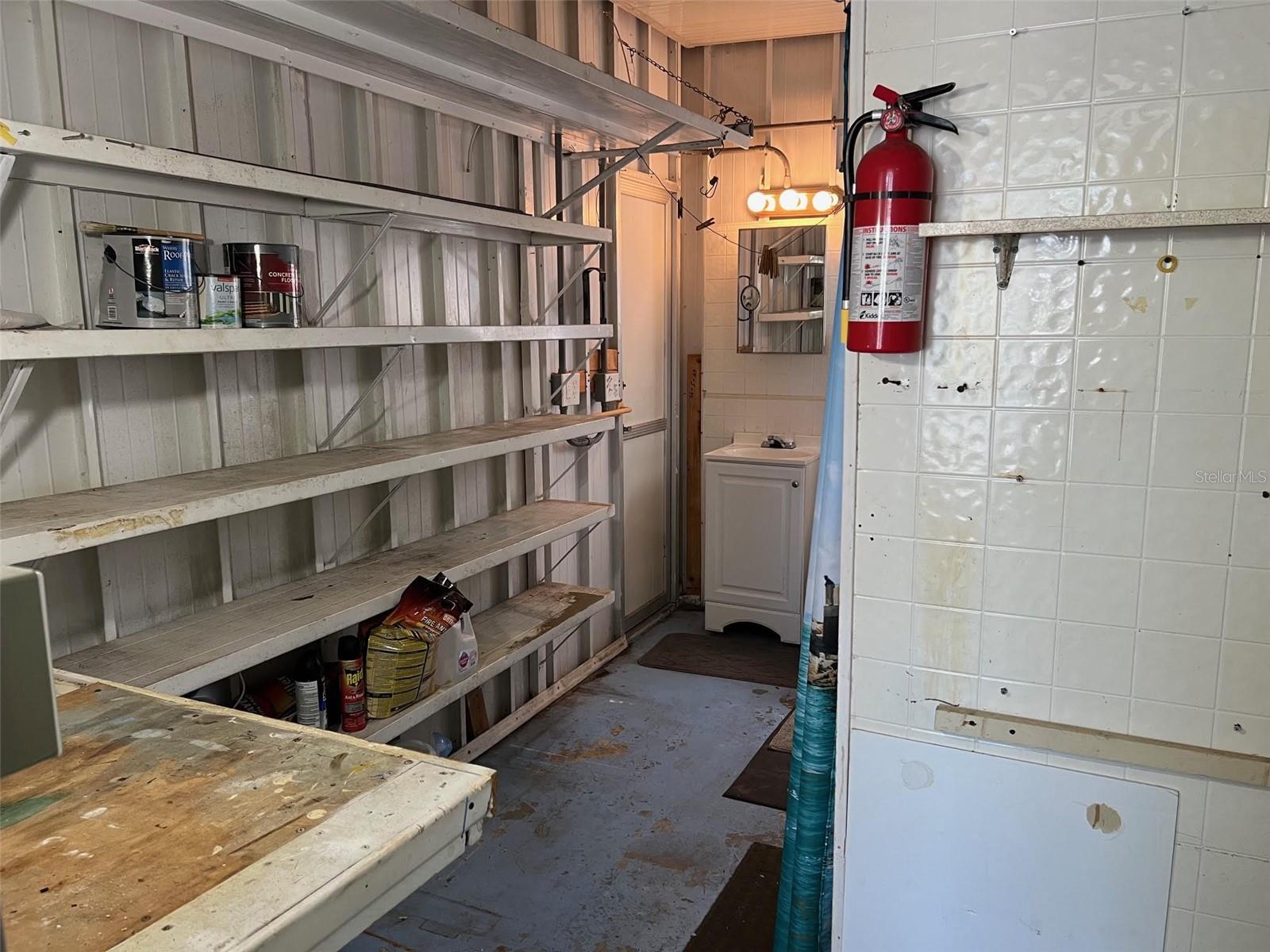 Listing photo id 19 for 103 Pindo Palm Street W