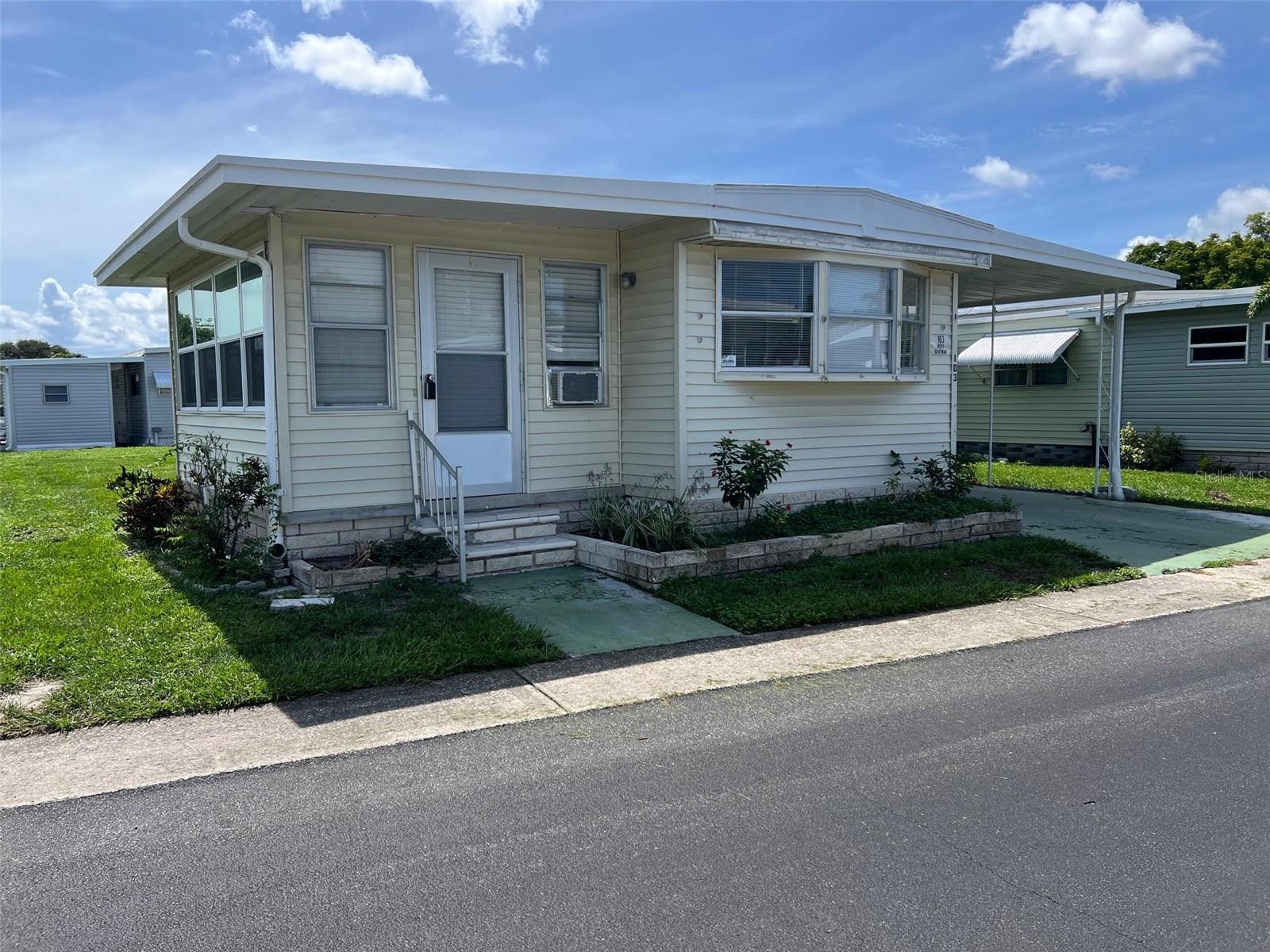 Listing photo id 1 for 103 Pindo Palm Street W
