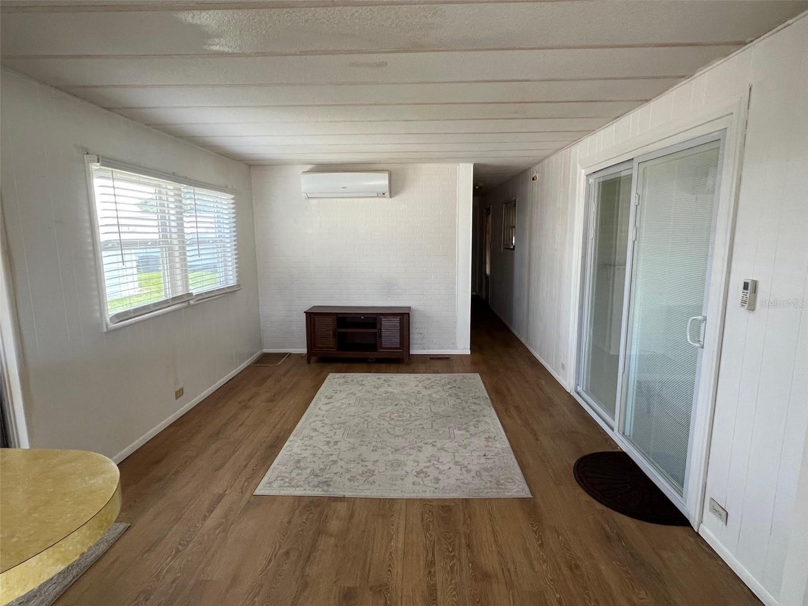 Listing photo id 7 for 103 Pindo Palm Street W