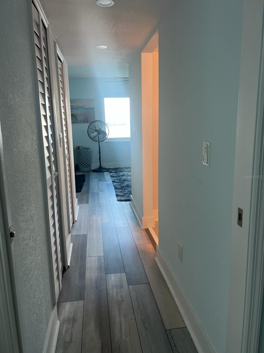 Image 26 of 31 For 7200 Sunshine Skyway Lane S 15f