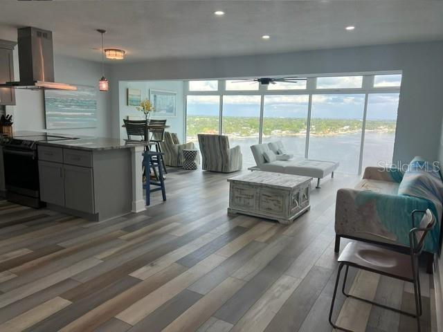 Image 29 of 31 For 7200 Sunshine Skyway Lane S 15f