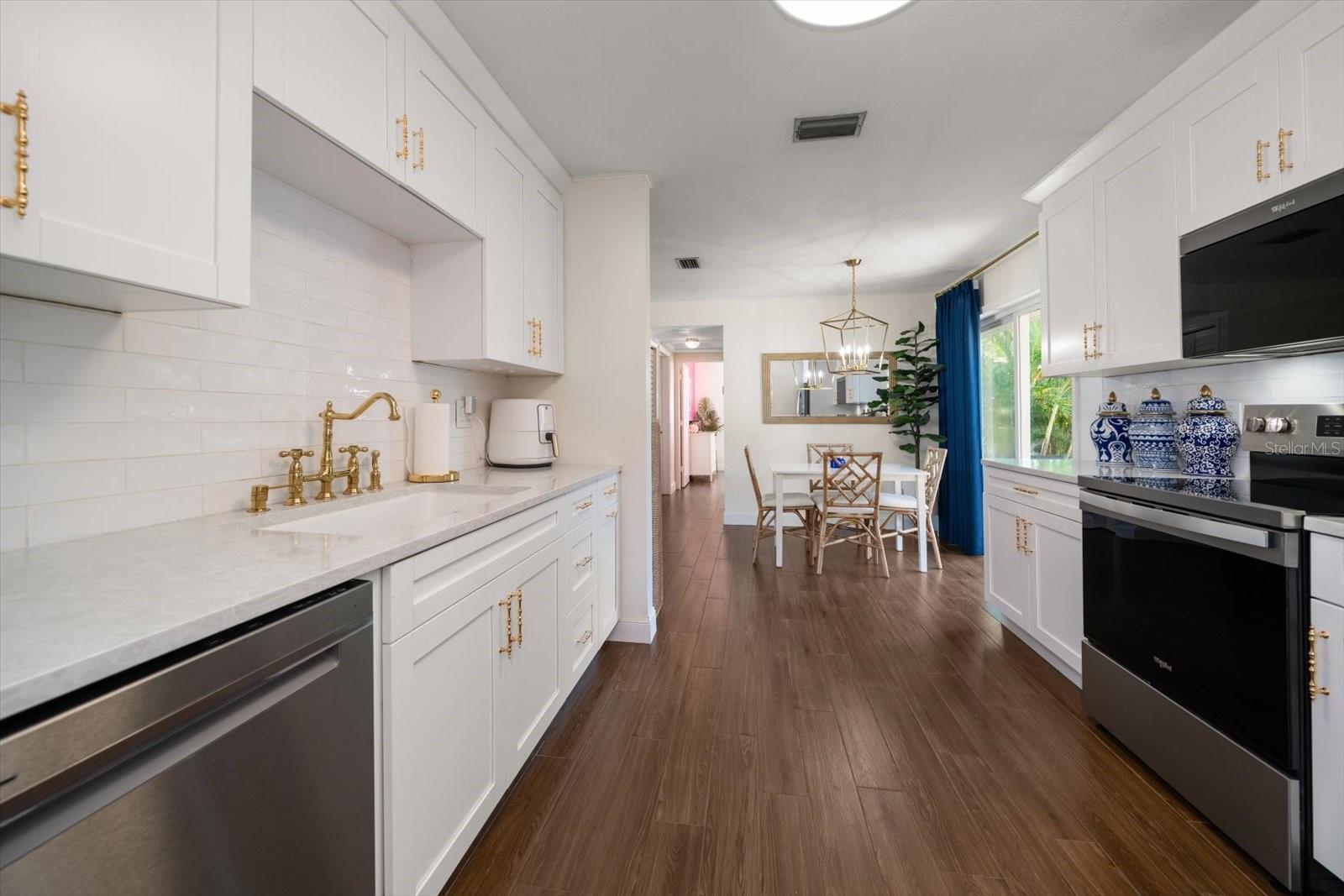 Image 10 of 34 For 652 42nd Avenue Ne
