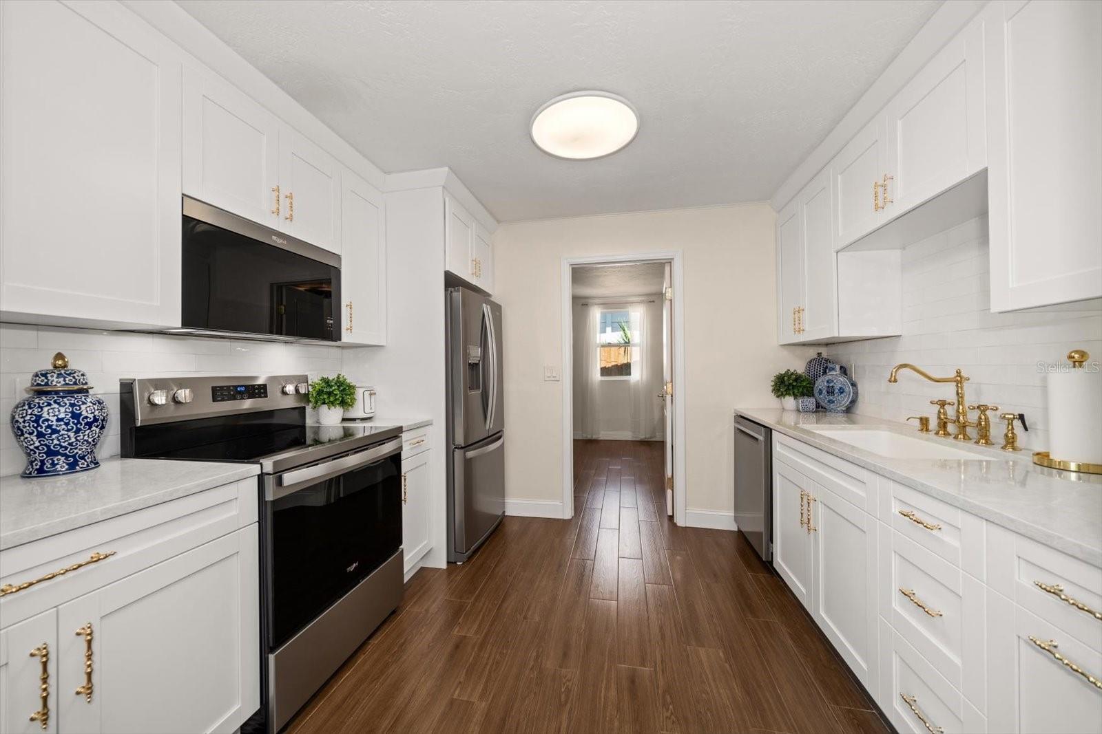 Image 12 of 34 For 652 42nd Avenue Ne