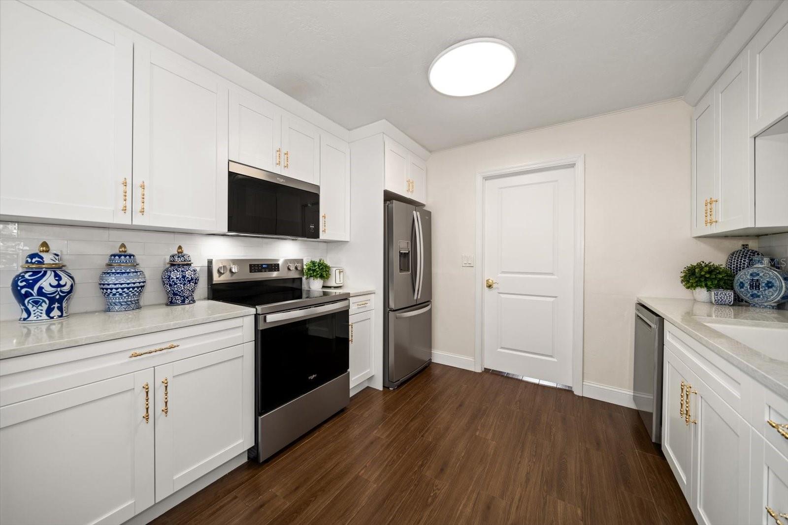 Image 13 of 34 For 652 42nd Avenue Ne