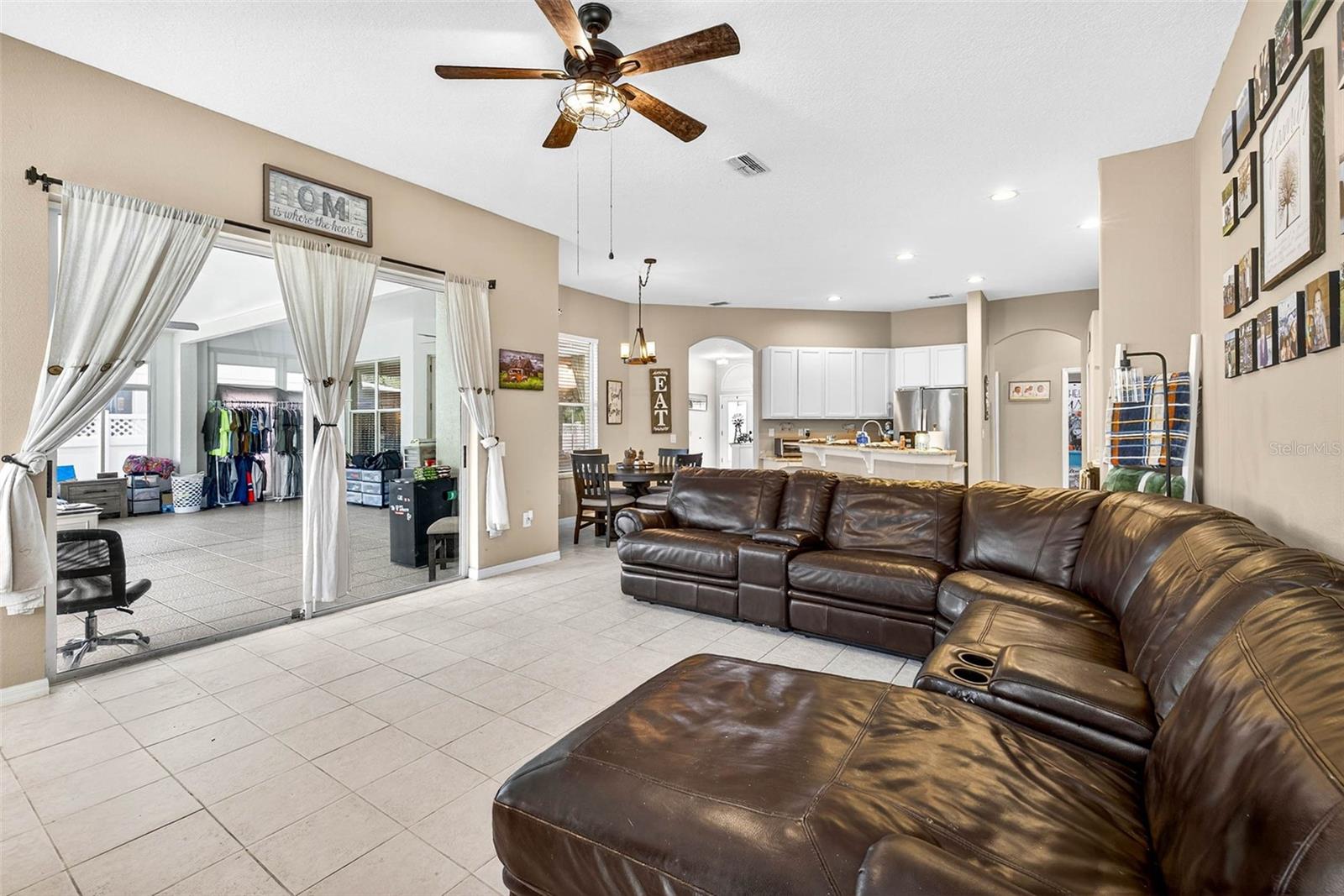 Image 19 of 56 For 4616 Roslyn Ct