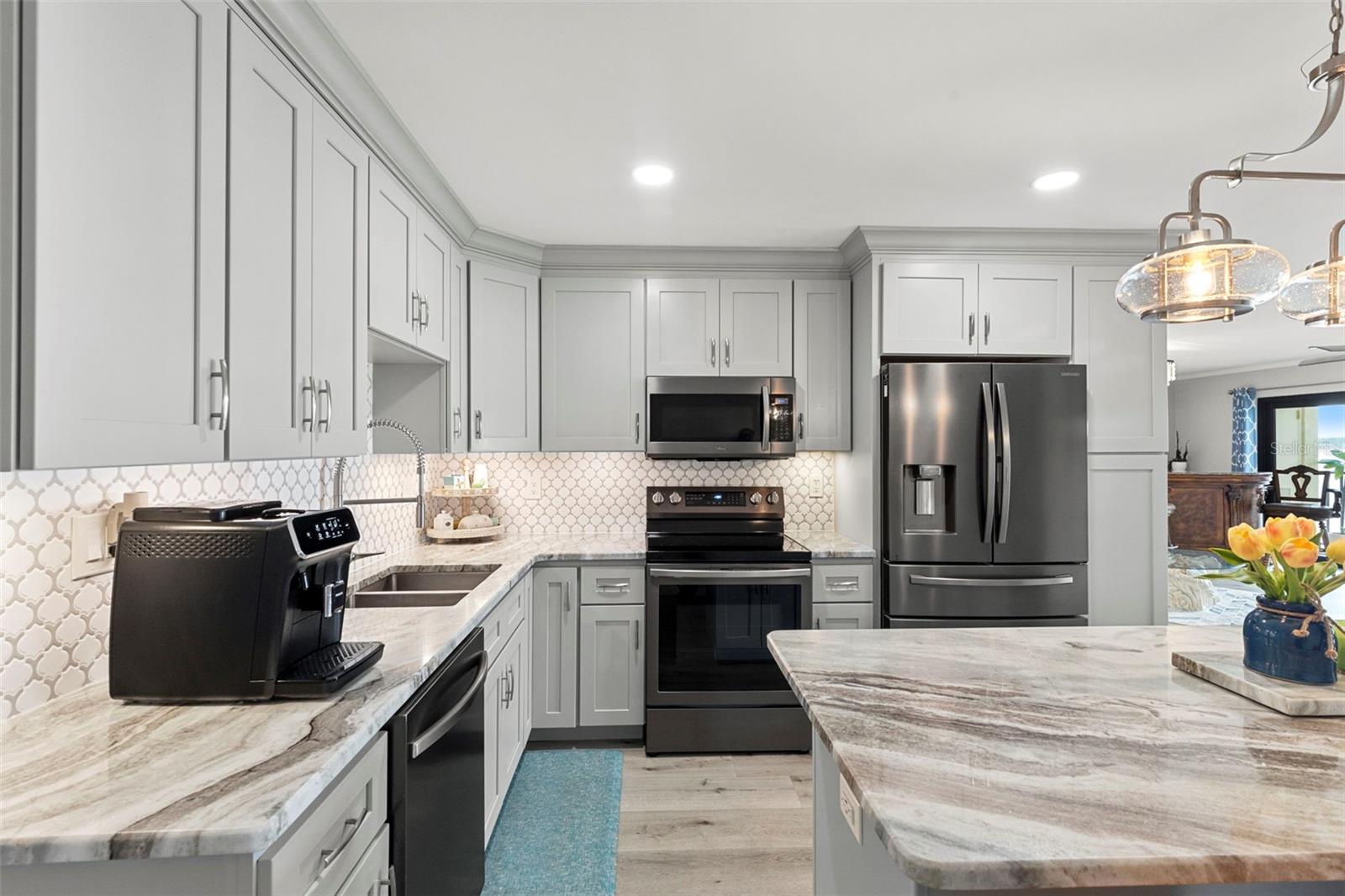 Image 16 of 68 For 7540 Sunshine Skyway Lane S 118