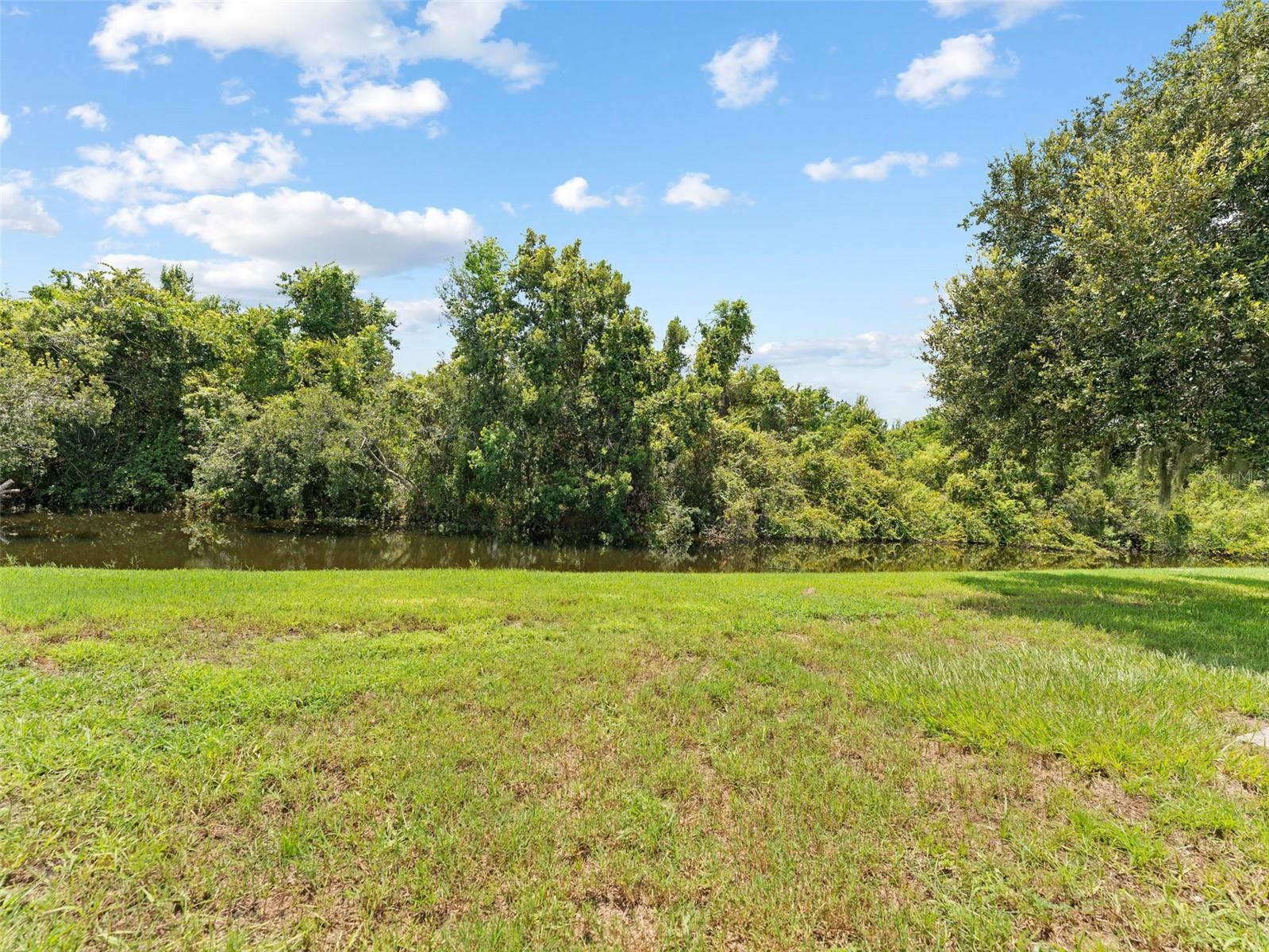 Listing photo id 4 for 18630 New London Avenue