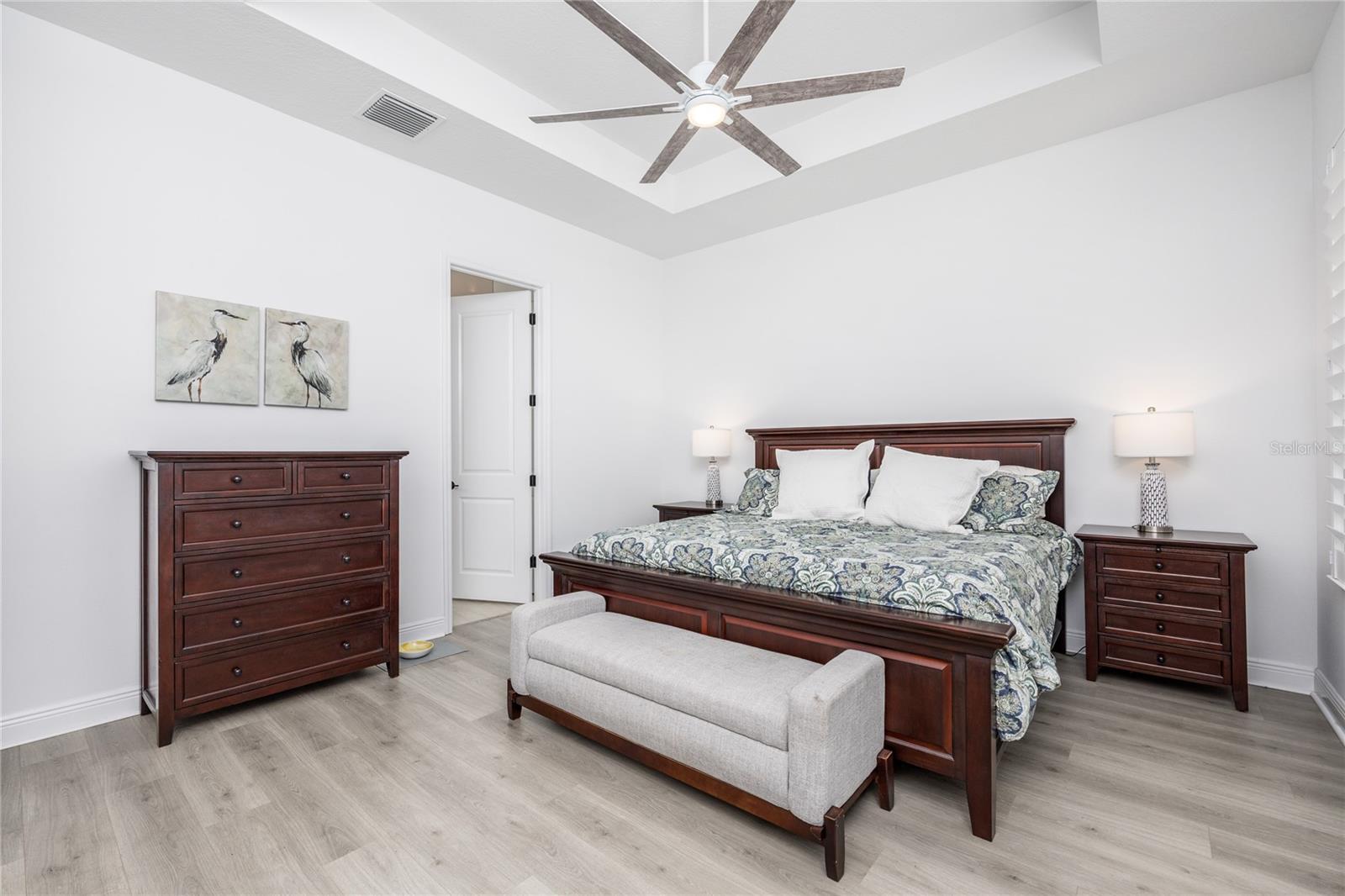 Image 34 of 90 For 5464 Wayfarer Avenue