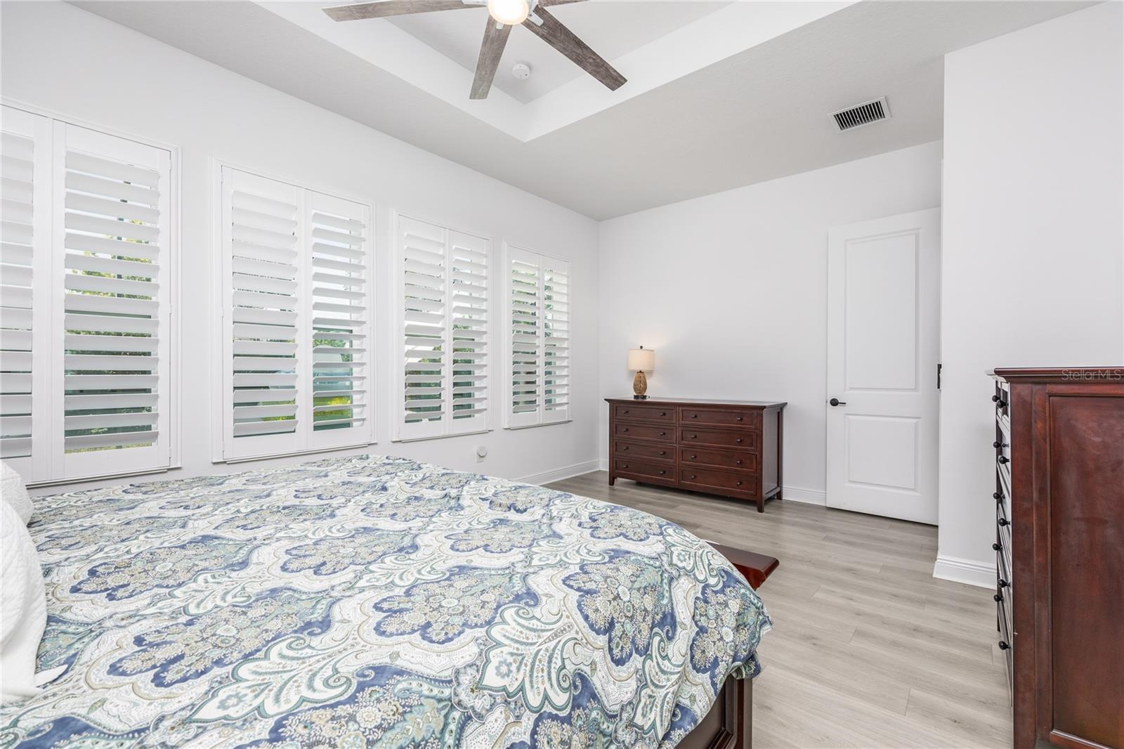 Image 35 of 90 For 5464 Wayfarer Avenue