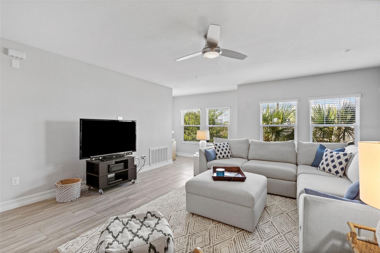 Image 11 of 38 For 4941 A Price Avenue 4