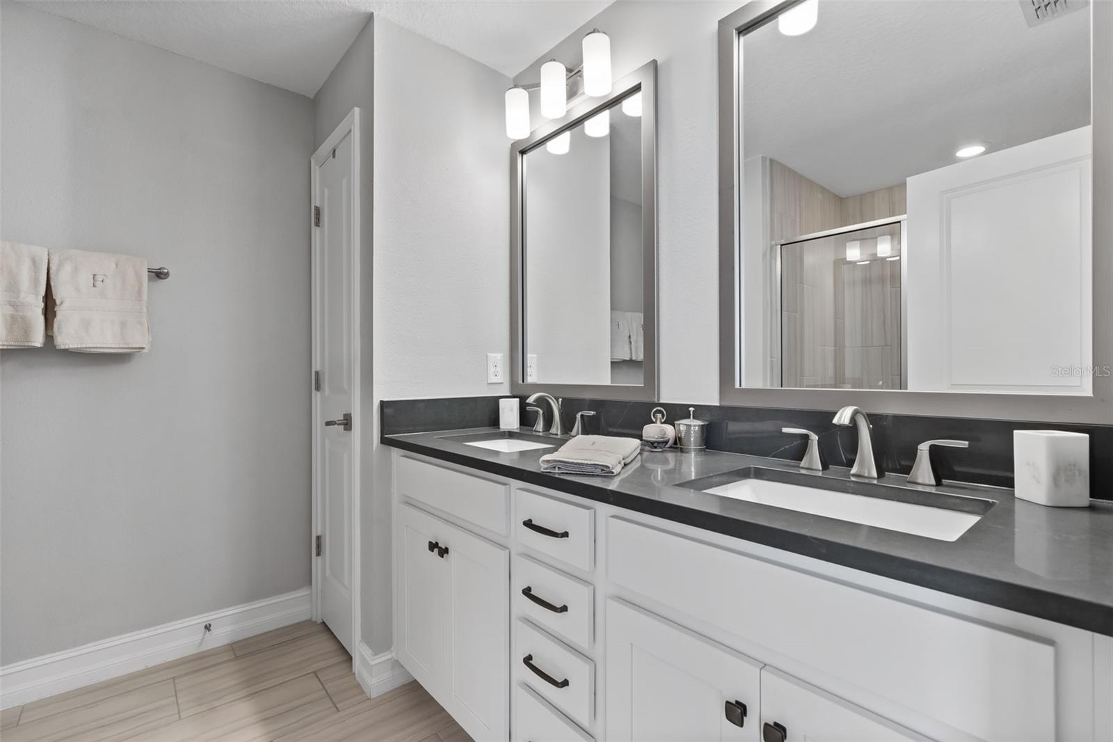 Image 17 of 38 For 4941 A Price Avenue 4