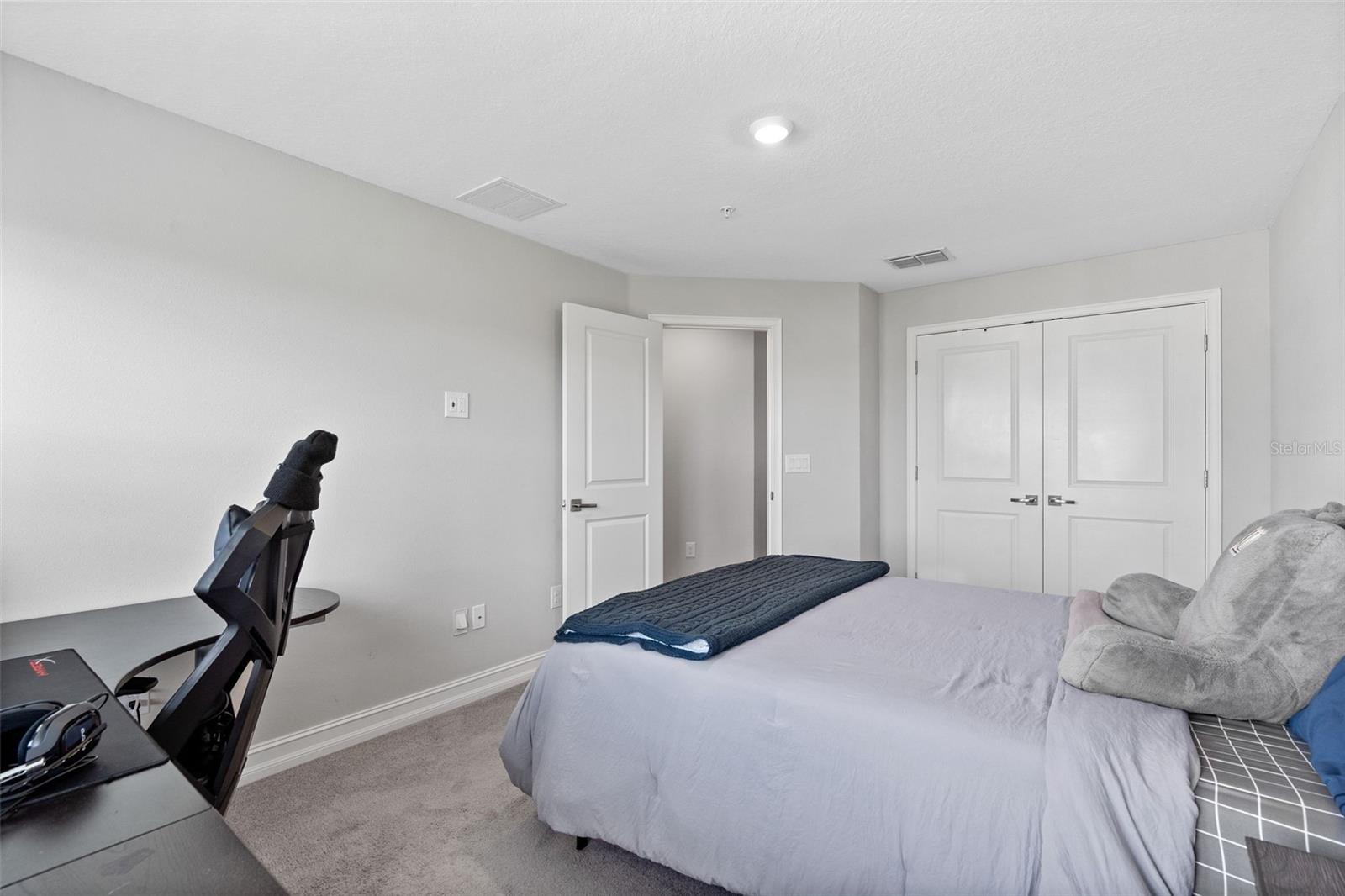 Image 19 of 38 For 4941 A Price Avenue 4