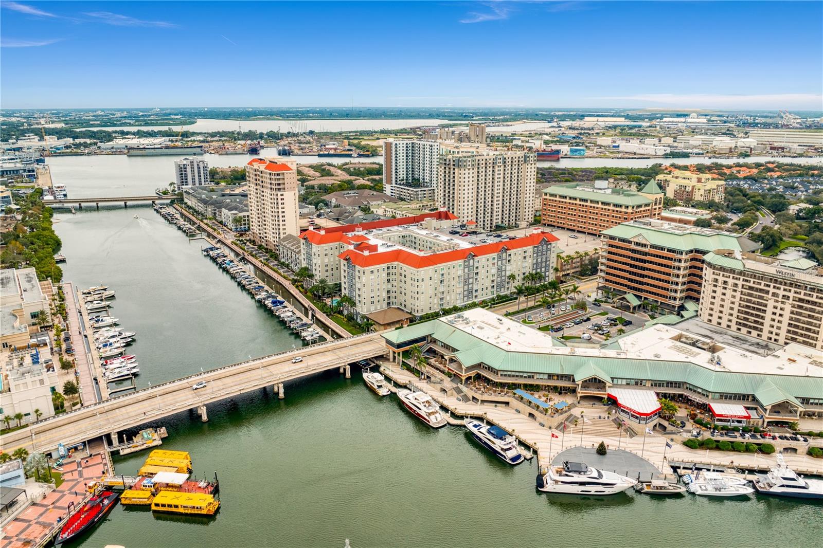 Listing photo id 55 for 700 Harbour Island Boulevard 144