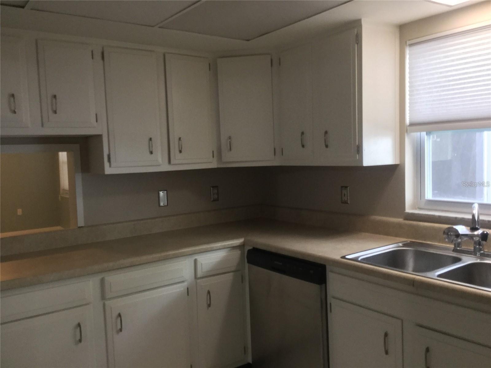 Image 3 of 16 For 10568 Dixon Drive