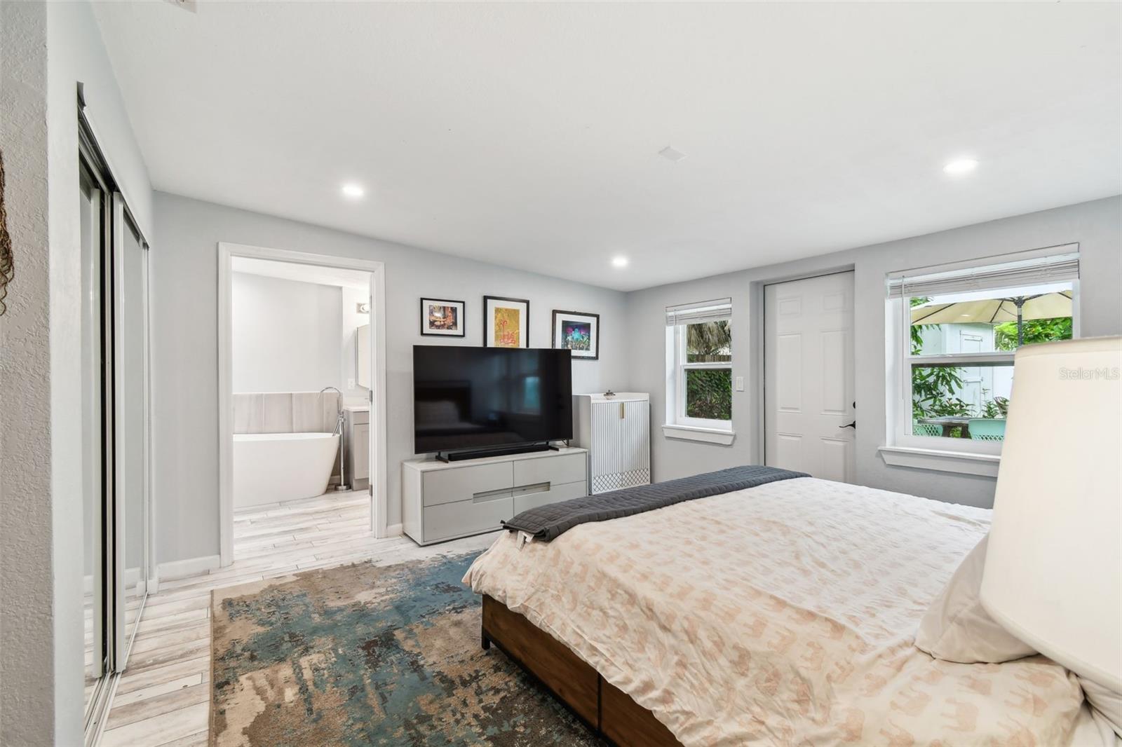 Image 33 of 63 For 1120 Gray Street S