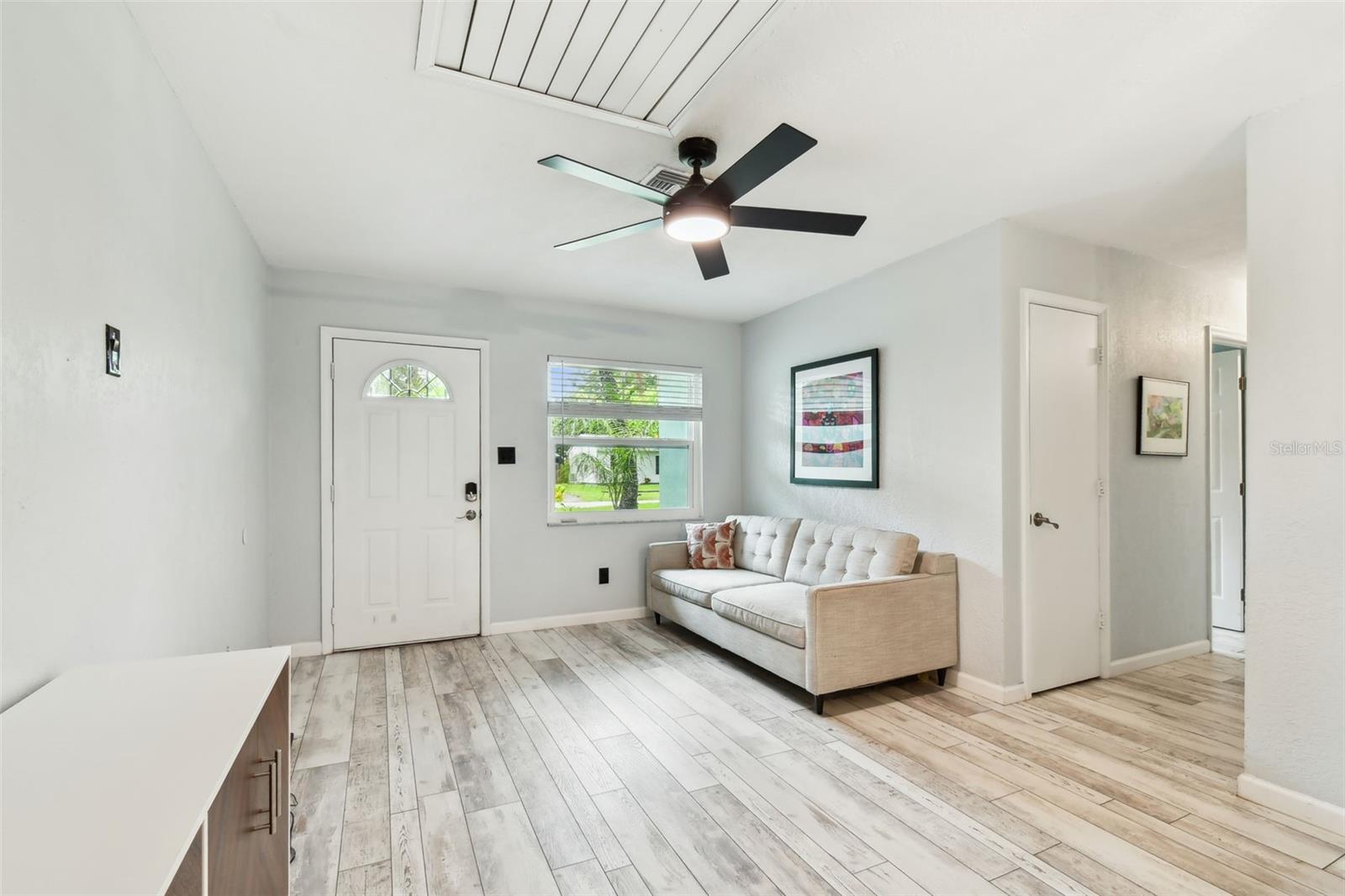 Image 39 of 63 For 1120 Gray Street S