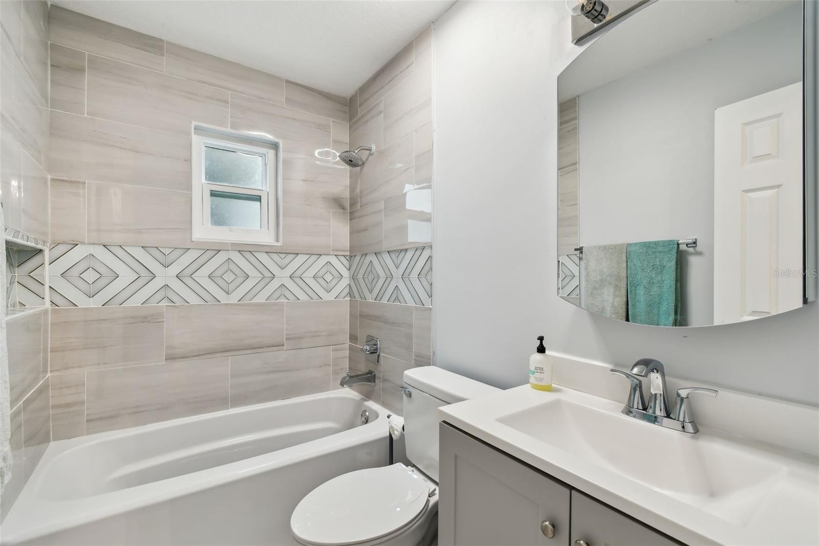 Image 43 of 63 For 1120 Gray Street S