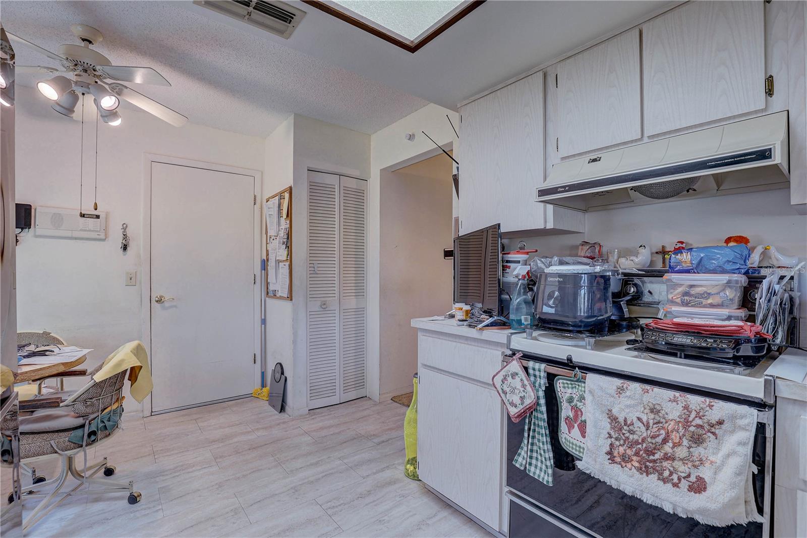Image 14 of 55 For 9643 Noble Court