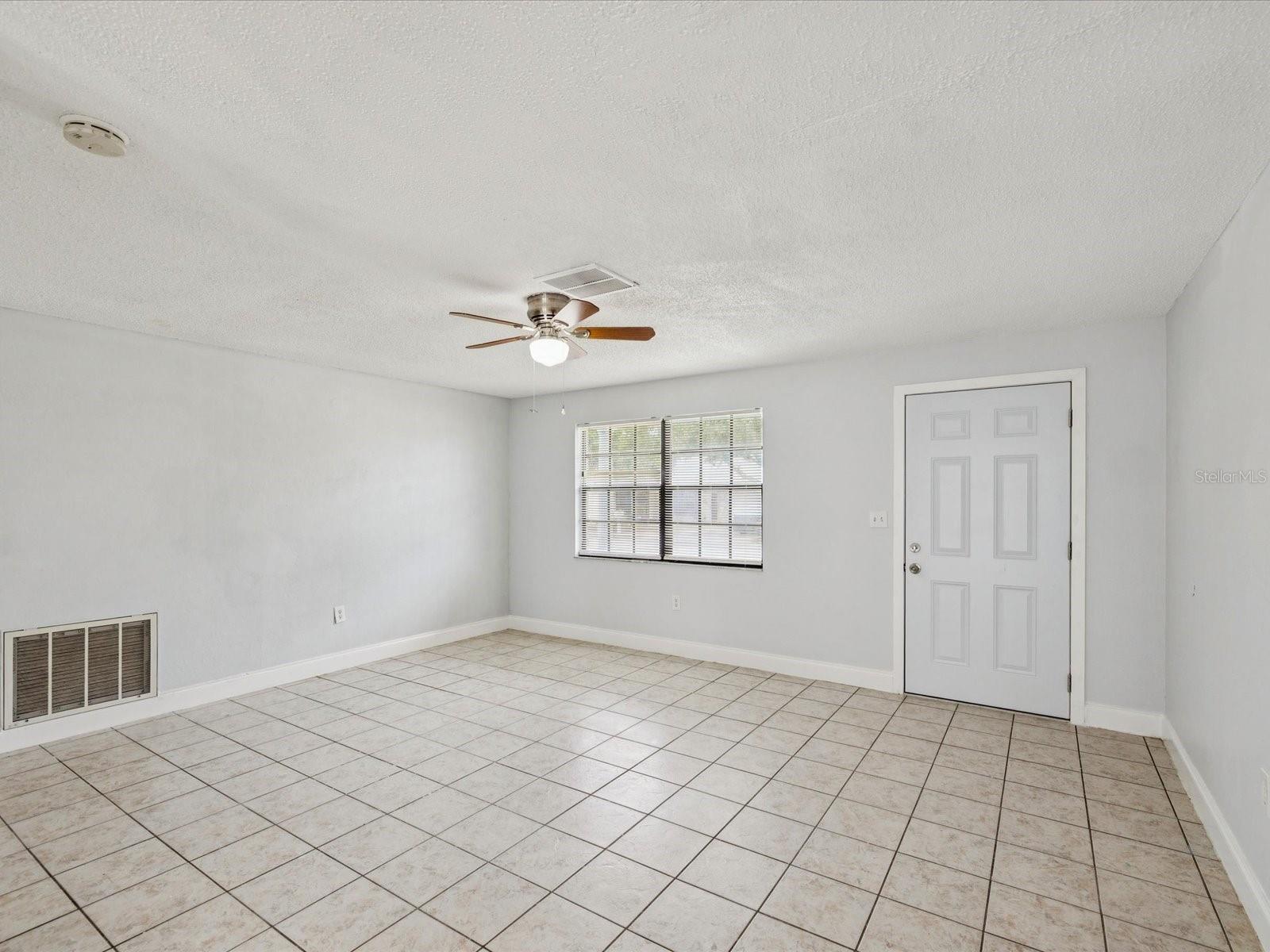 Listing photo id 8 for 8718 Honeycomb Drive