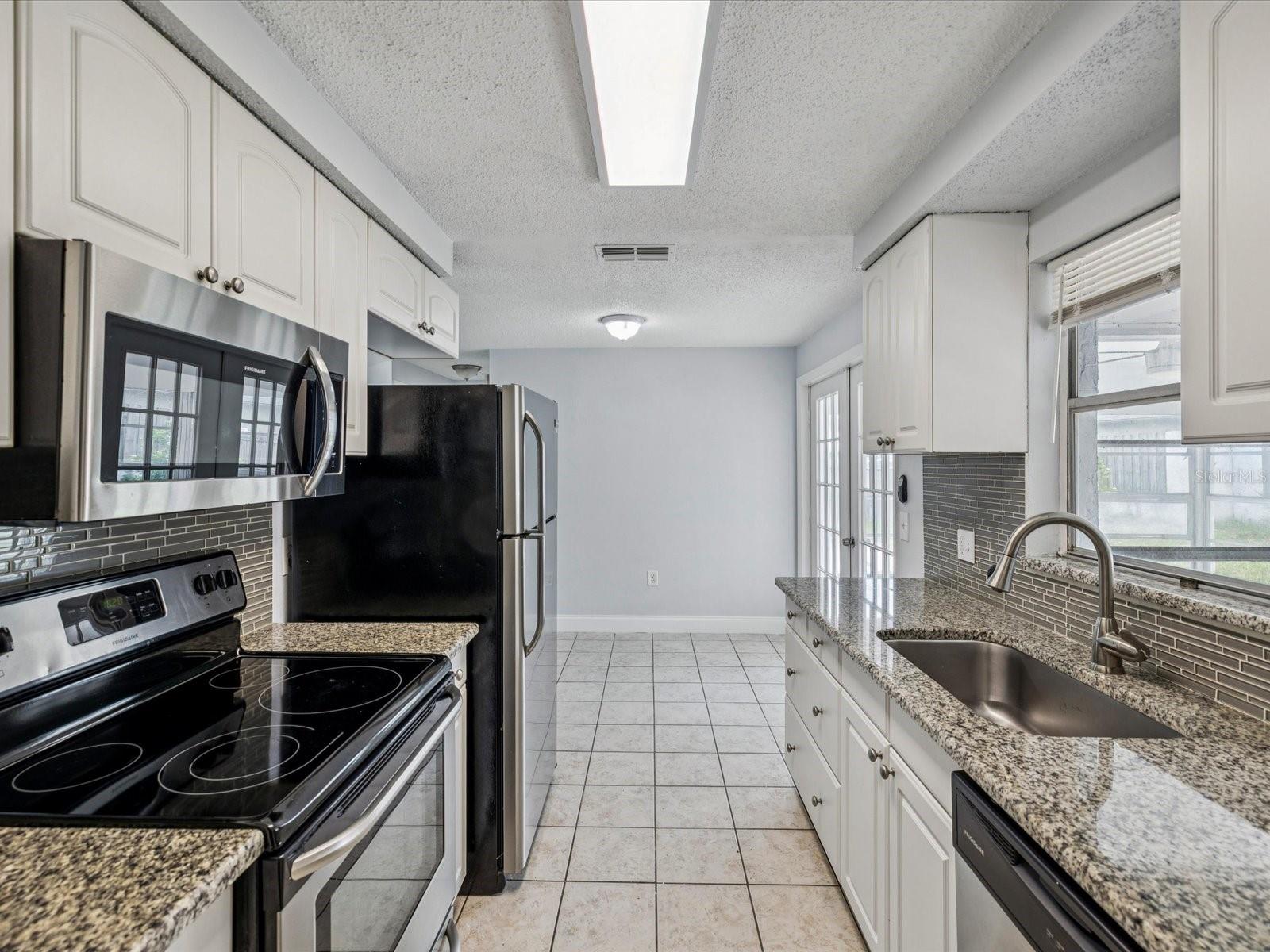 Listing photo id 13 for 8718 Honeycomb Drive
