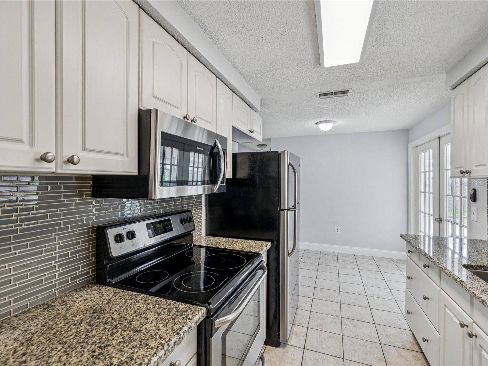 Listing photo id 14 for 8718 Honeycomb Drive