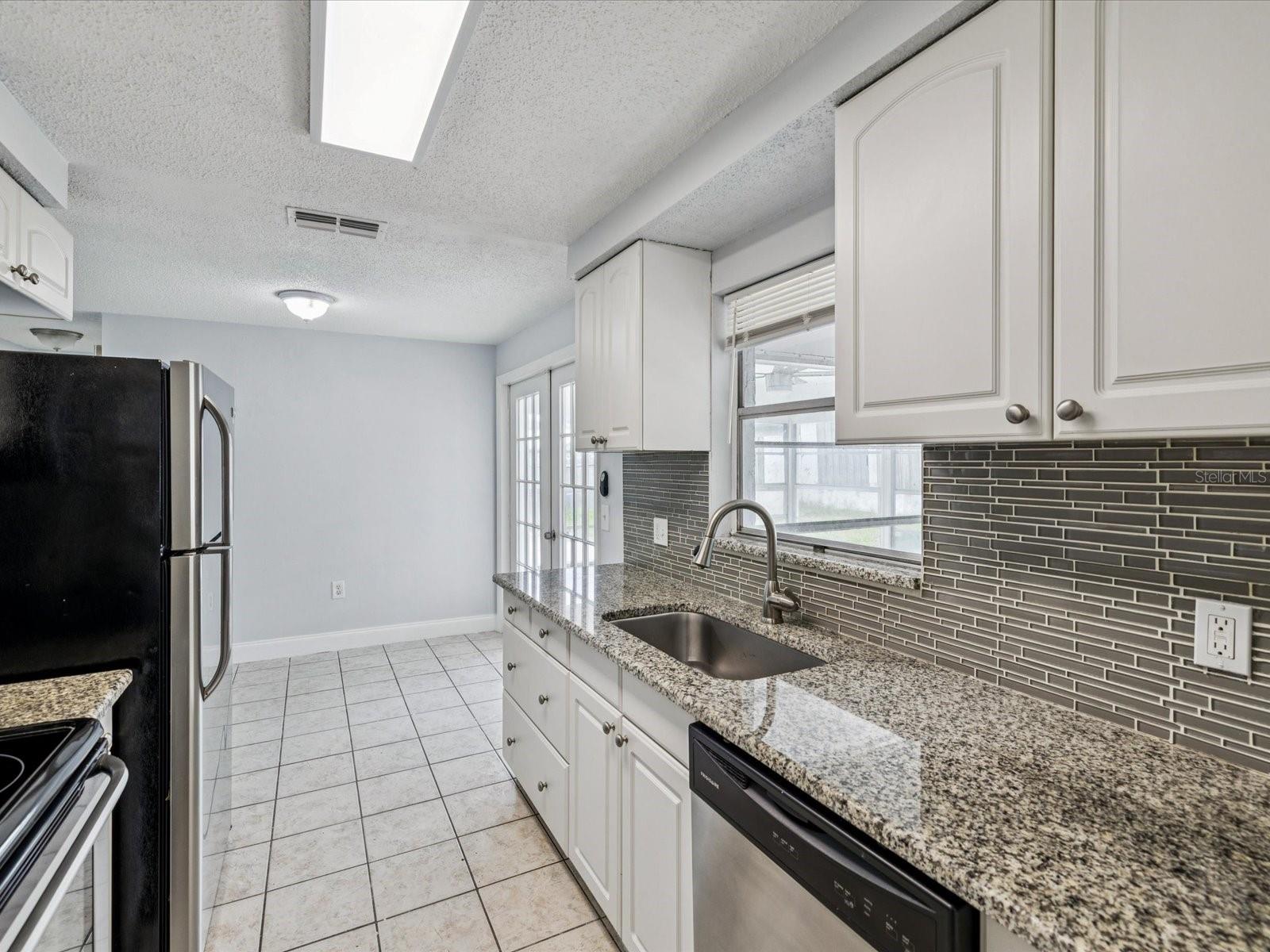 Listing photo id 15 for 8718 Honeycomb Drive