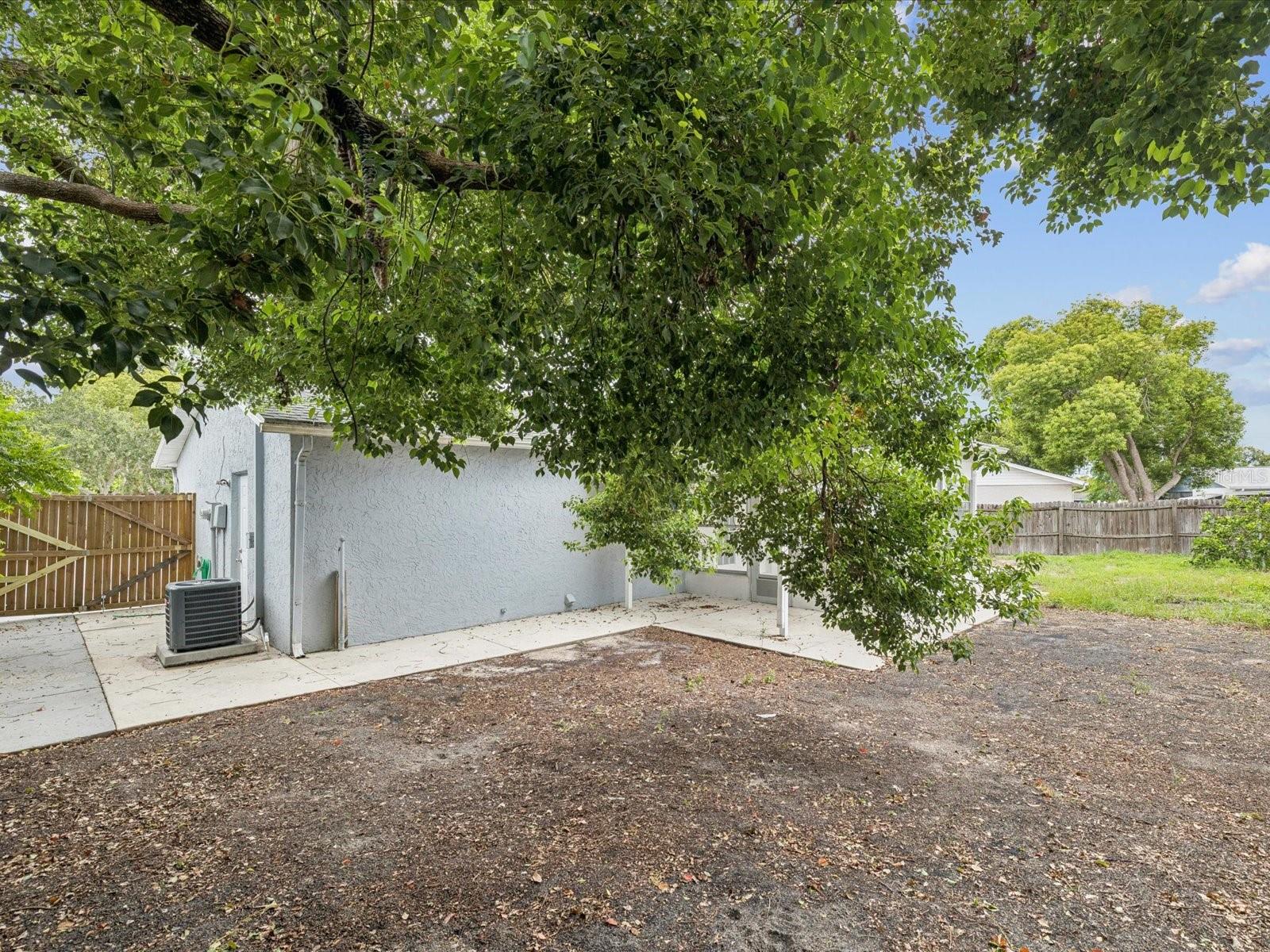 Listing photo id 23 for 8718 Honeycomb Drive