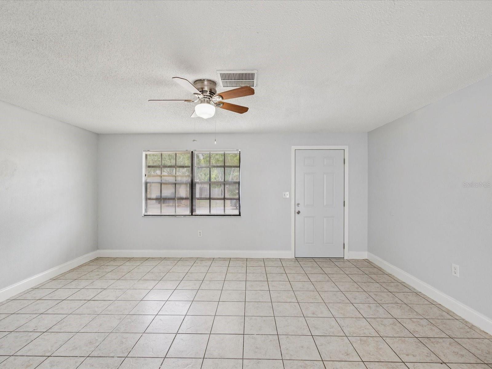 Listing photo id 3 for 8718 Honeycomb Drive