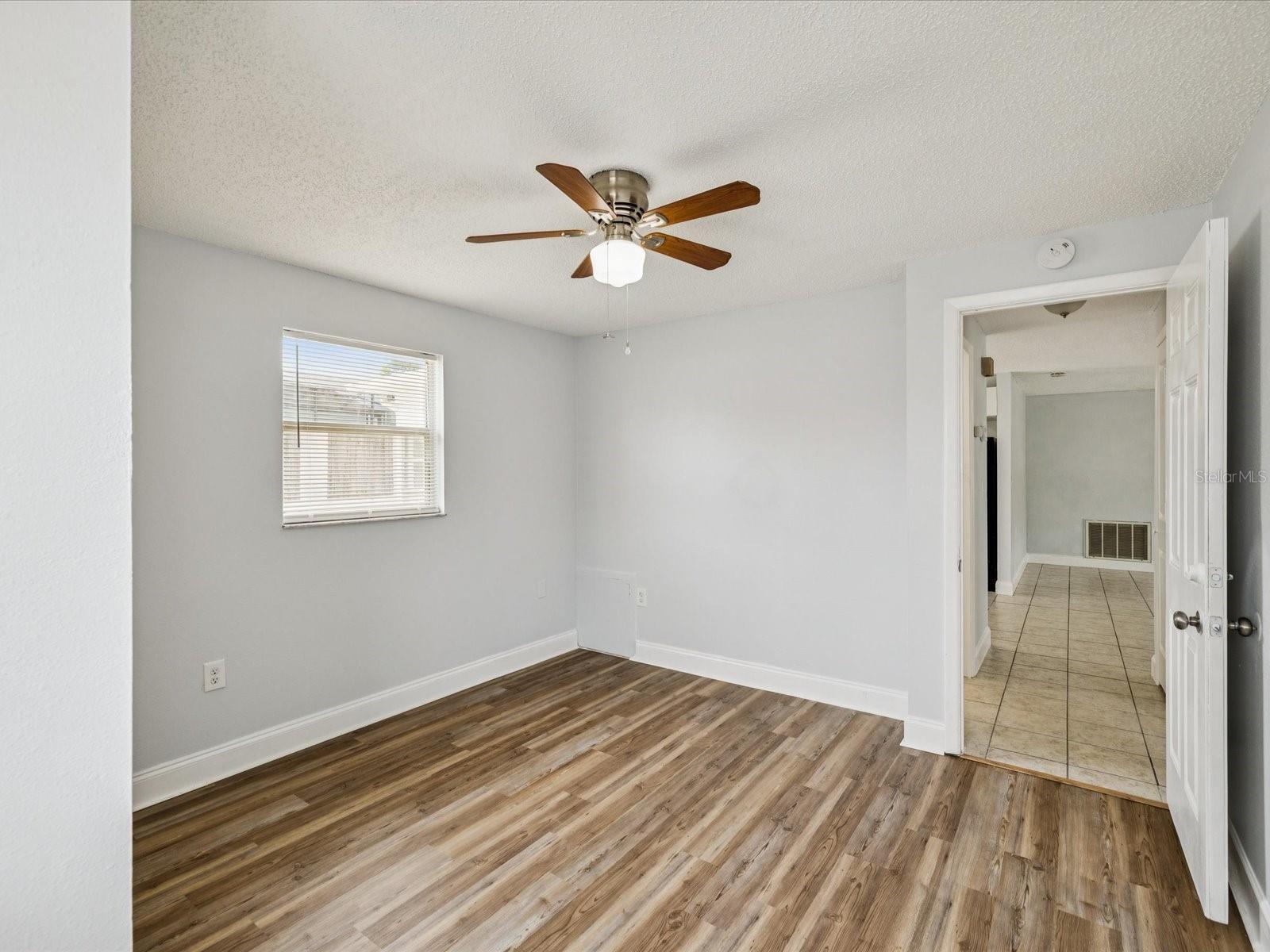 Listing photo id 5 for 8718 Honeycomb Drive