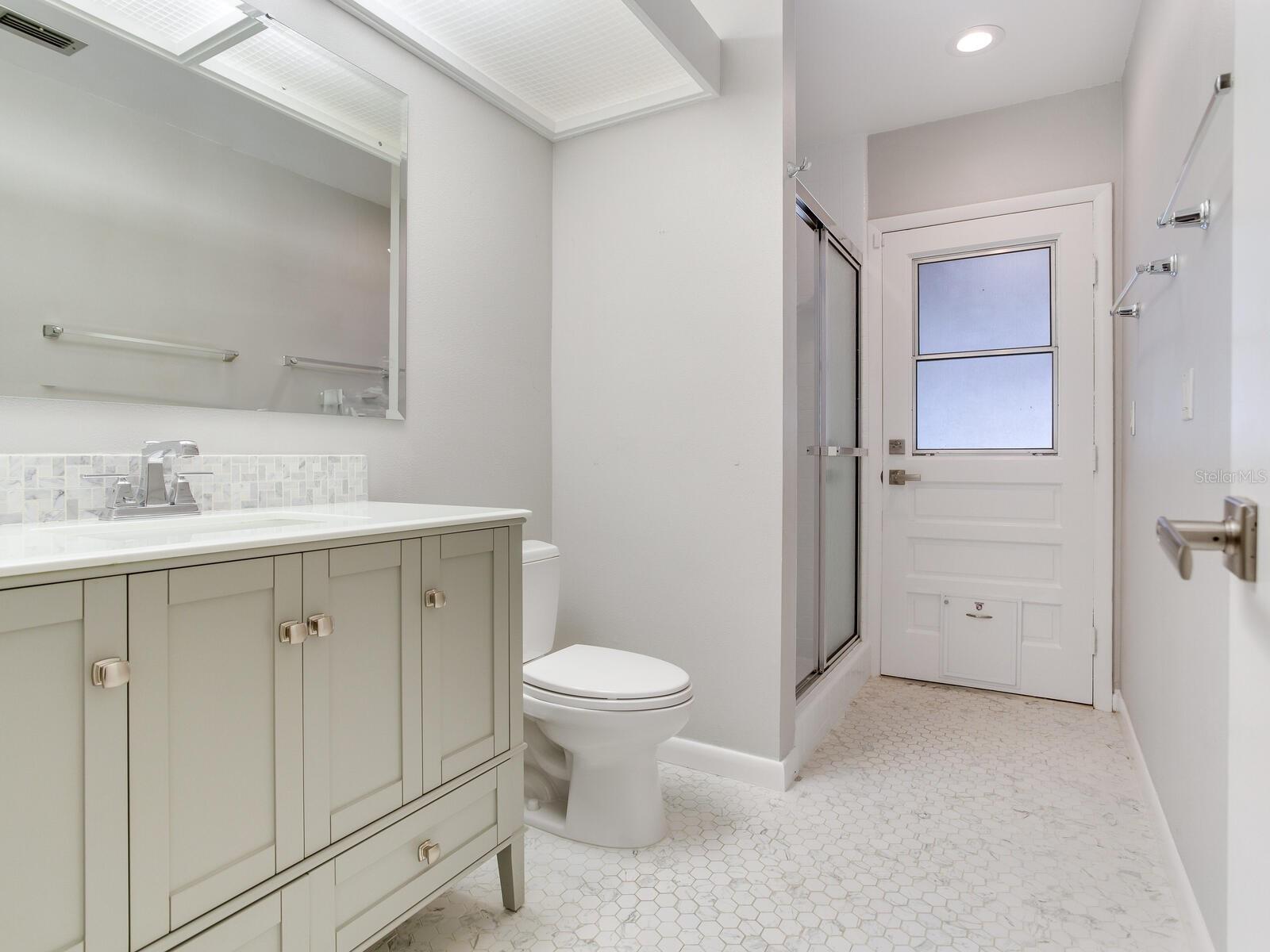 Image 39 of 93 For 421 Montrose Avenue