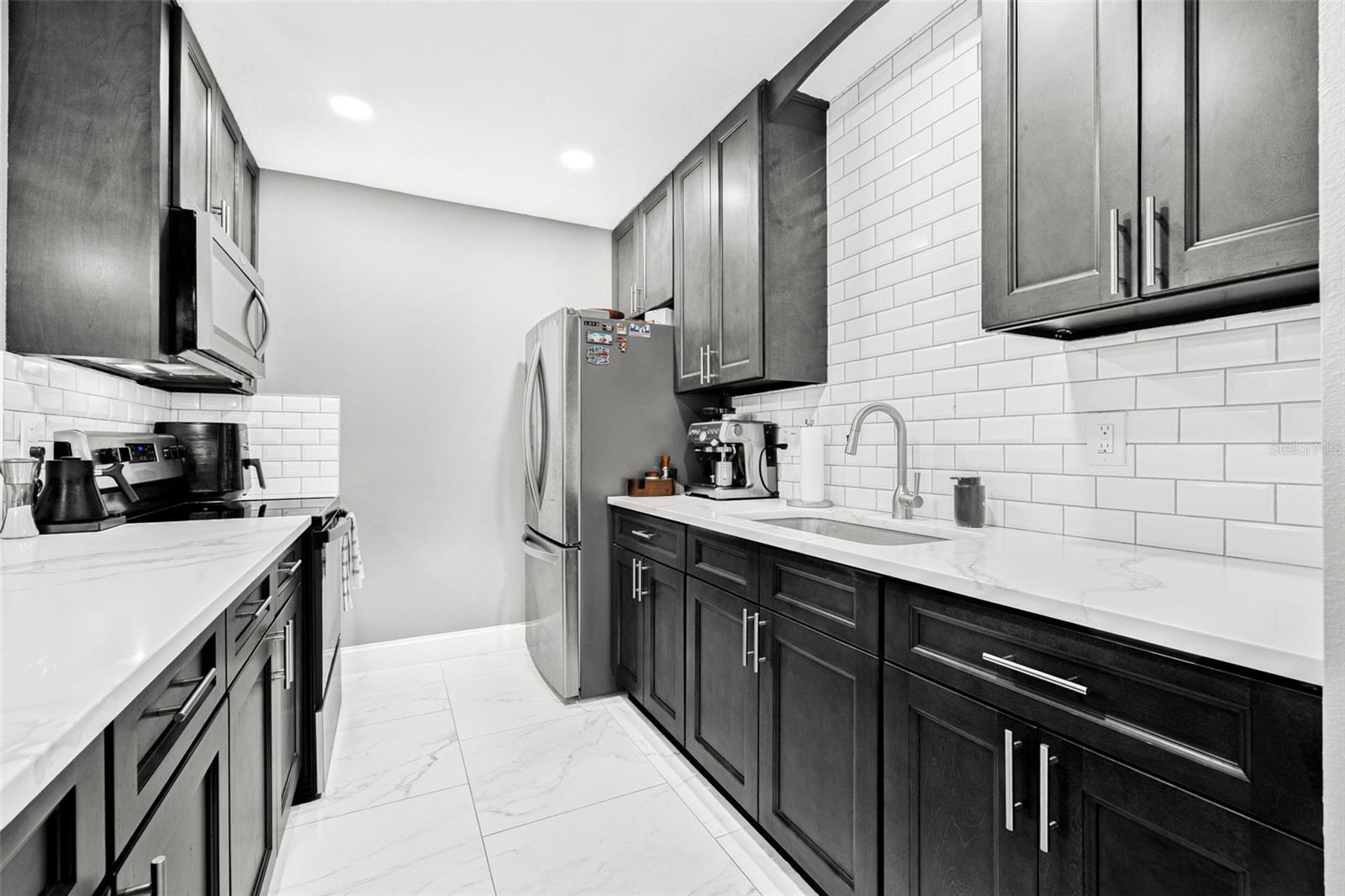 Image 17 of 21 For 252 Monroe Circle N 4211