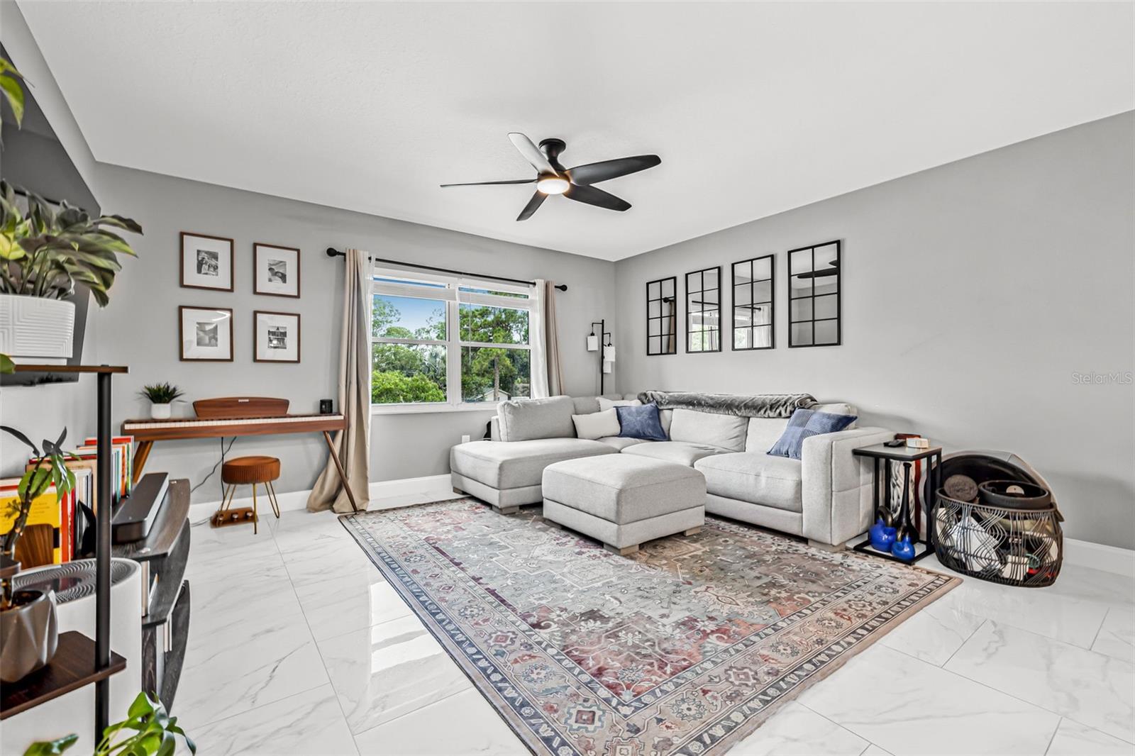 Image 4 of 21 For 252 Monroe Circle N 4211