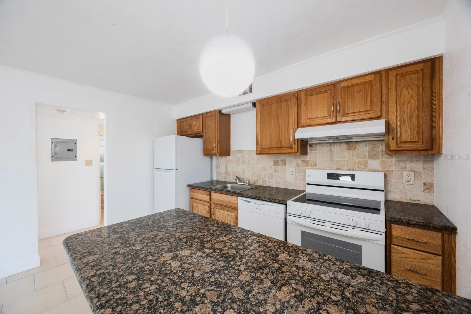 Listing photo id 9 for 11485 2nd Street E