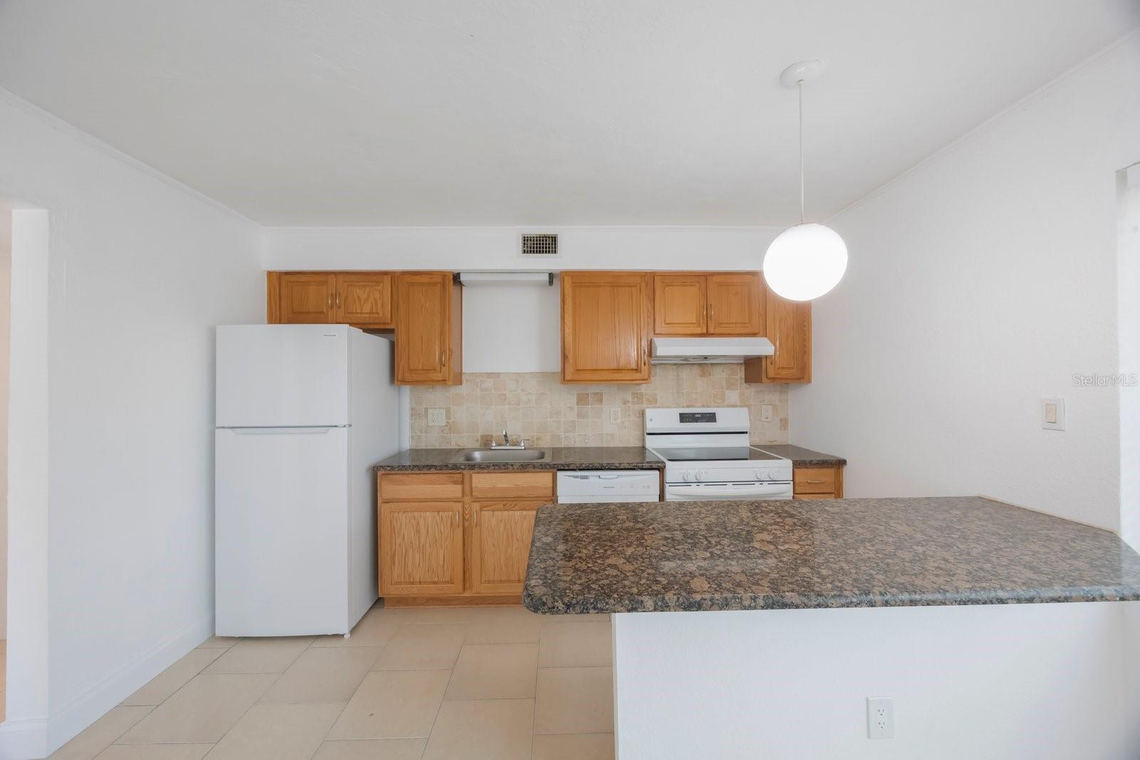 Listing photo id 10 for 11485 2nd Street E