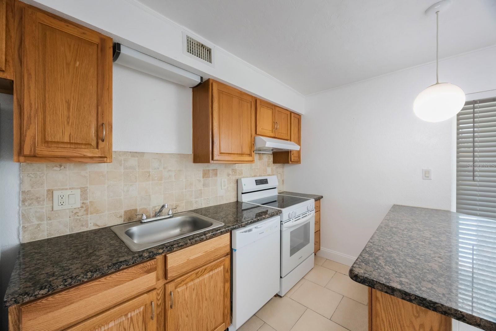 Listing photo id 11 for 11485 2nd Street E