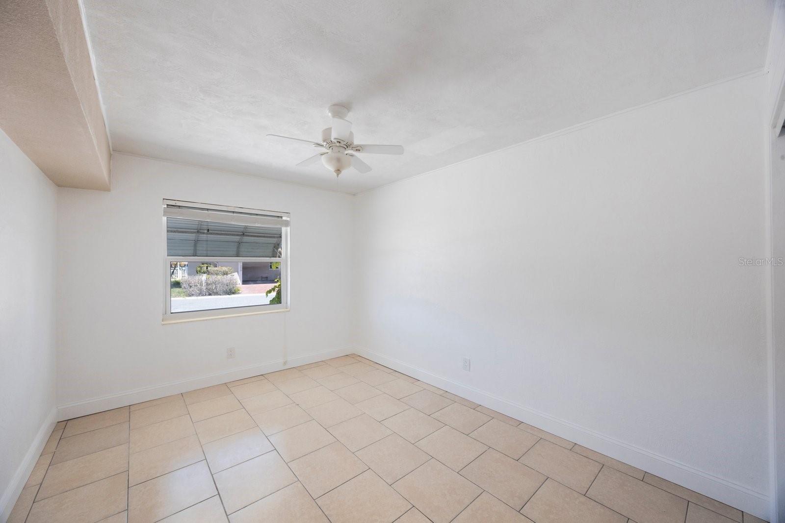 Listing photo id 13 for 11485 2nd Street E