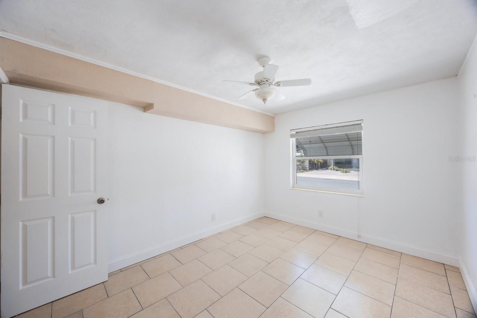 Listing photo id 15 for 11485 2nd Street E