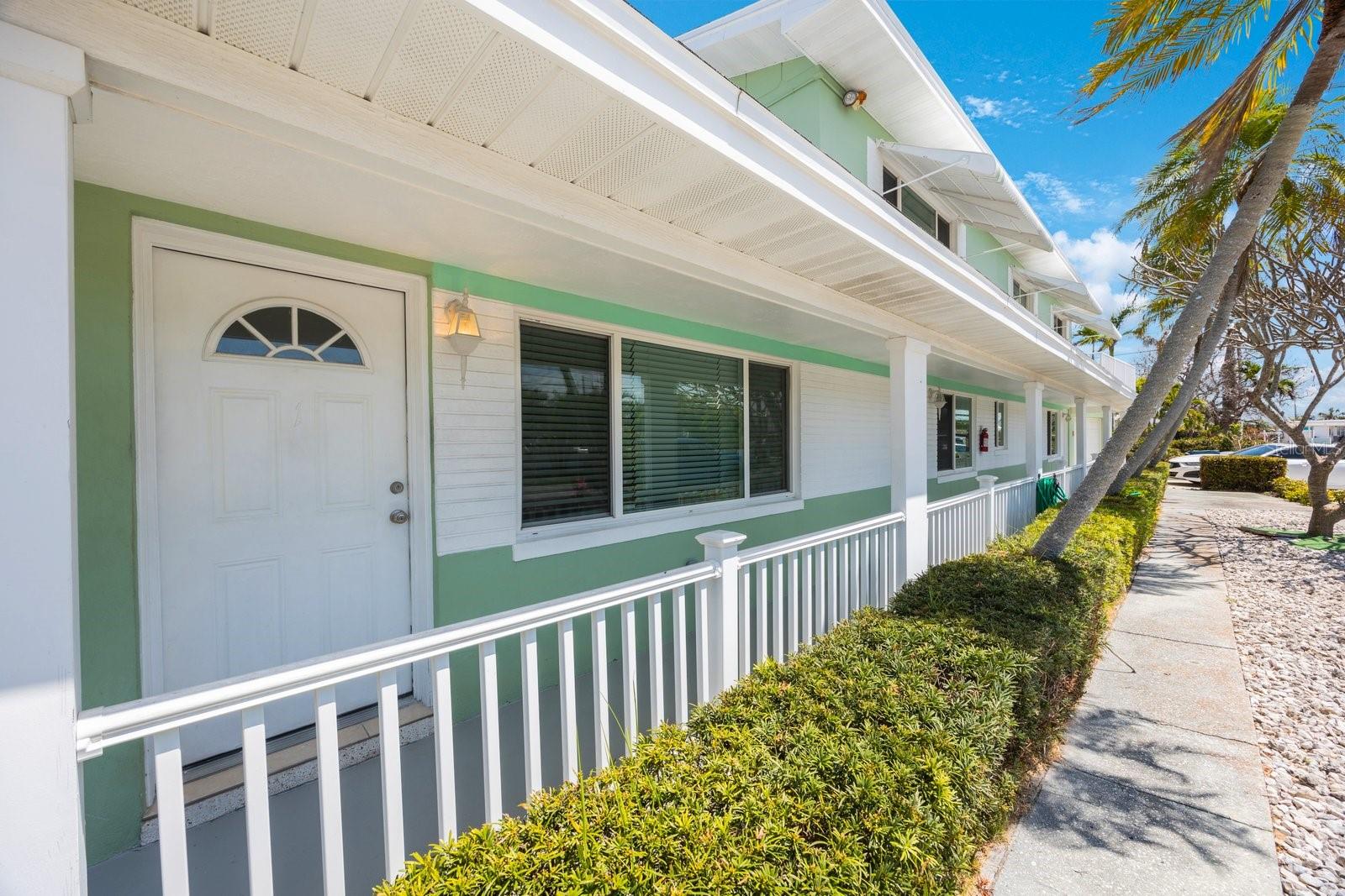 Listing photo id 0 for 11485 2nd Street E