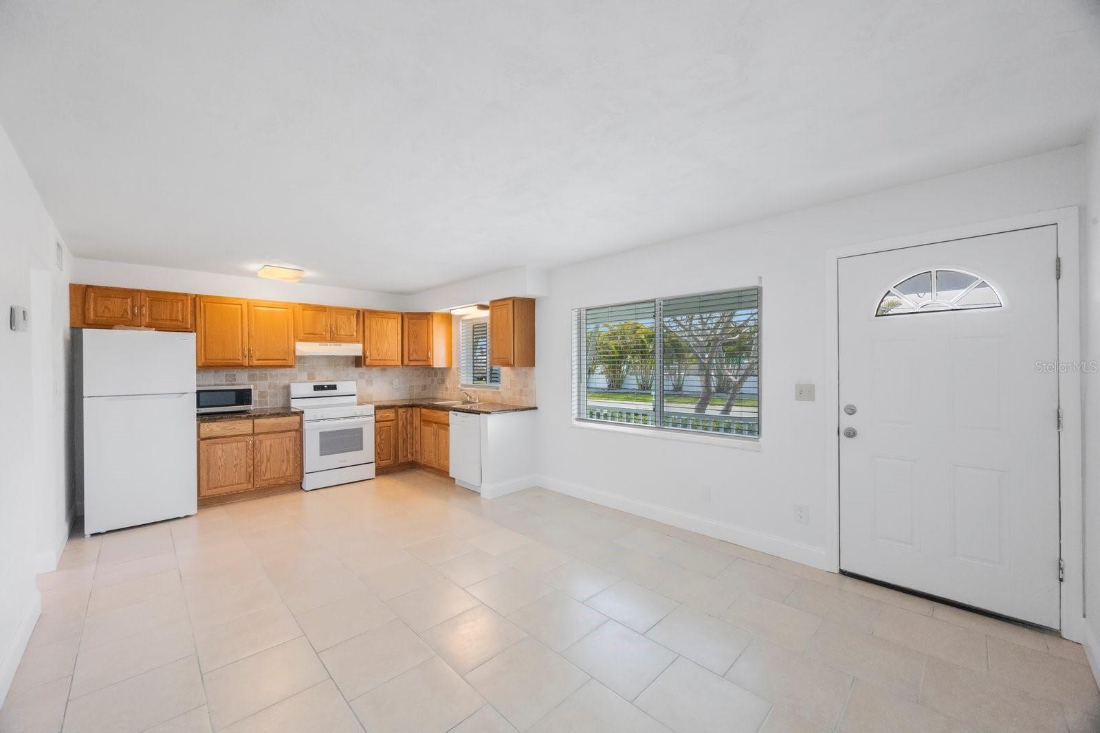Listing photo id 19 for 11485 2nd Street E