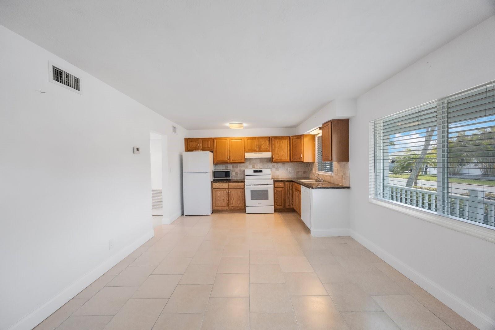 Listing photo id 21 for 11485 2nd Street E