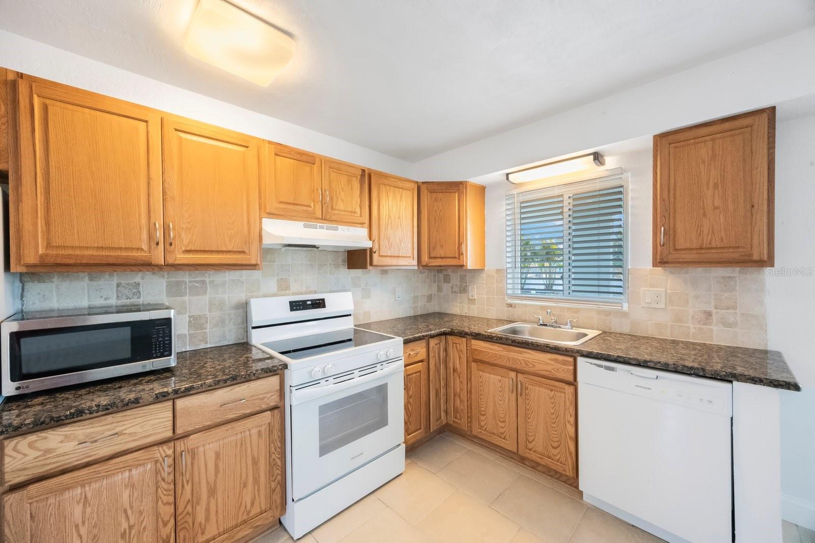 Listing photo id 23 for 11485 2nd Street E