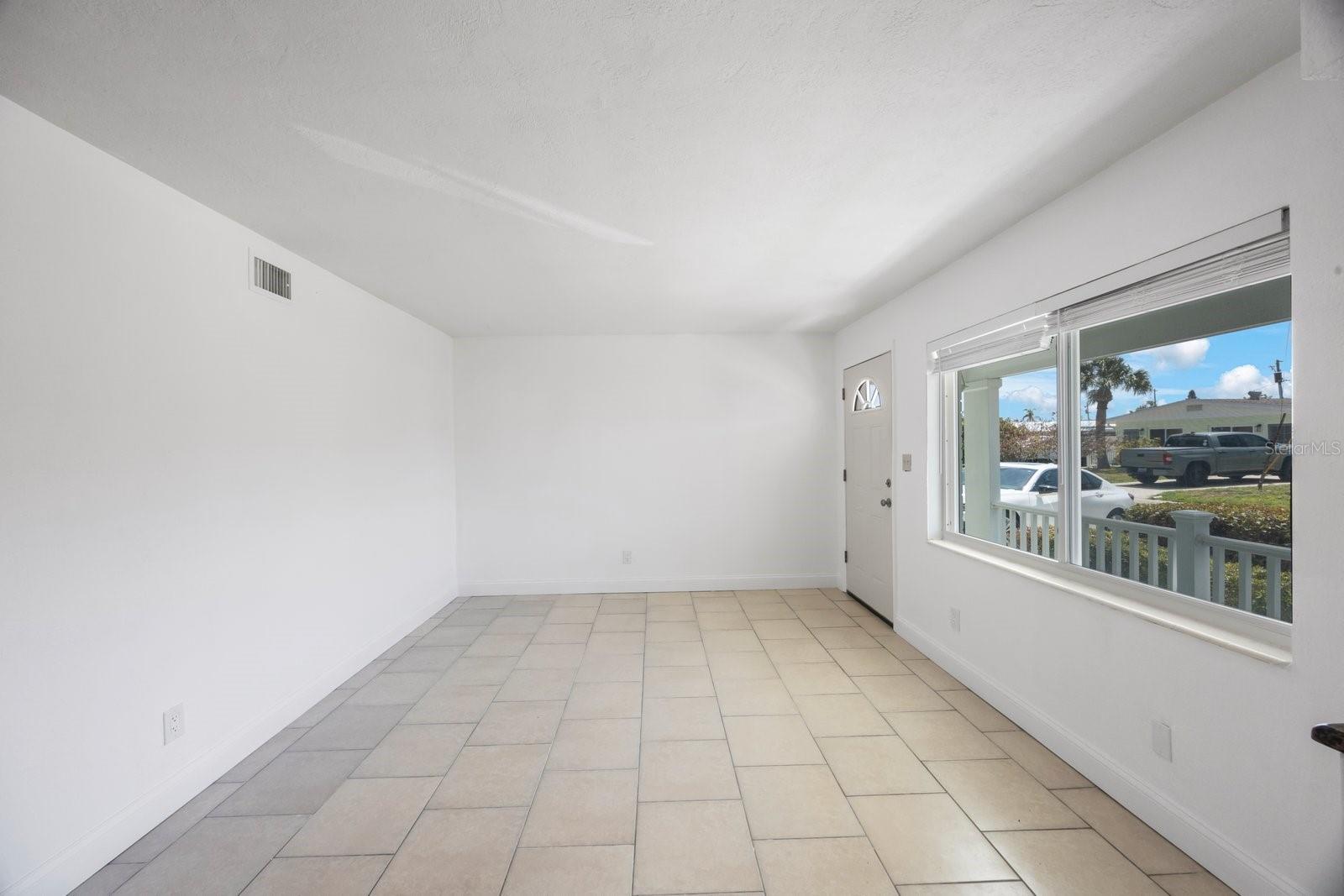 Listing photo id 31 for 11485 2nd Street E