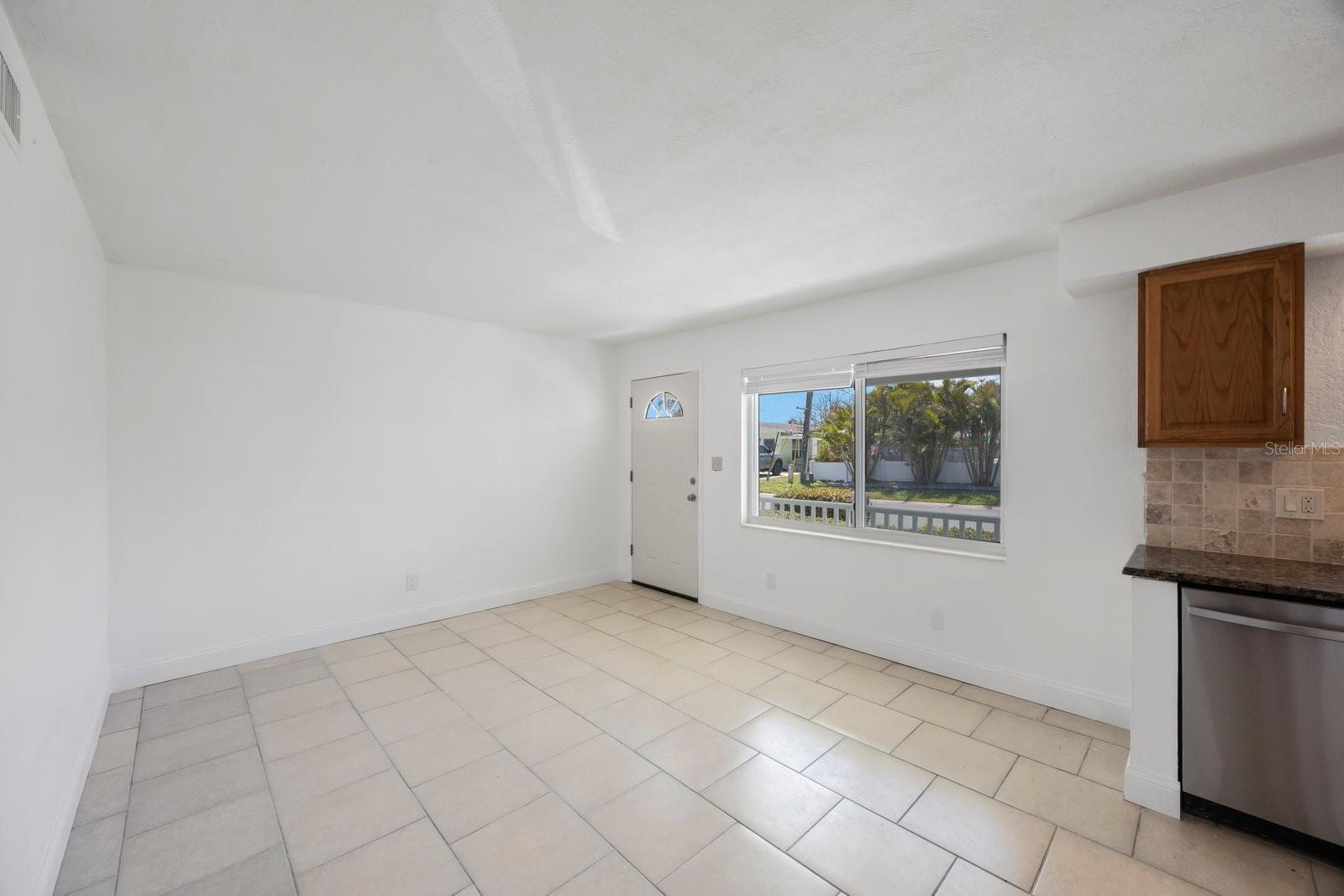 Listing photo id 32 for 11485 2nd Street E