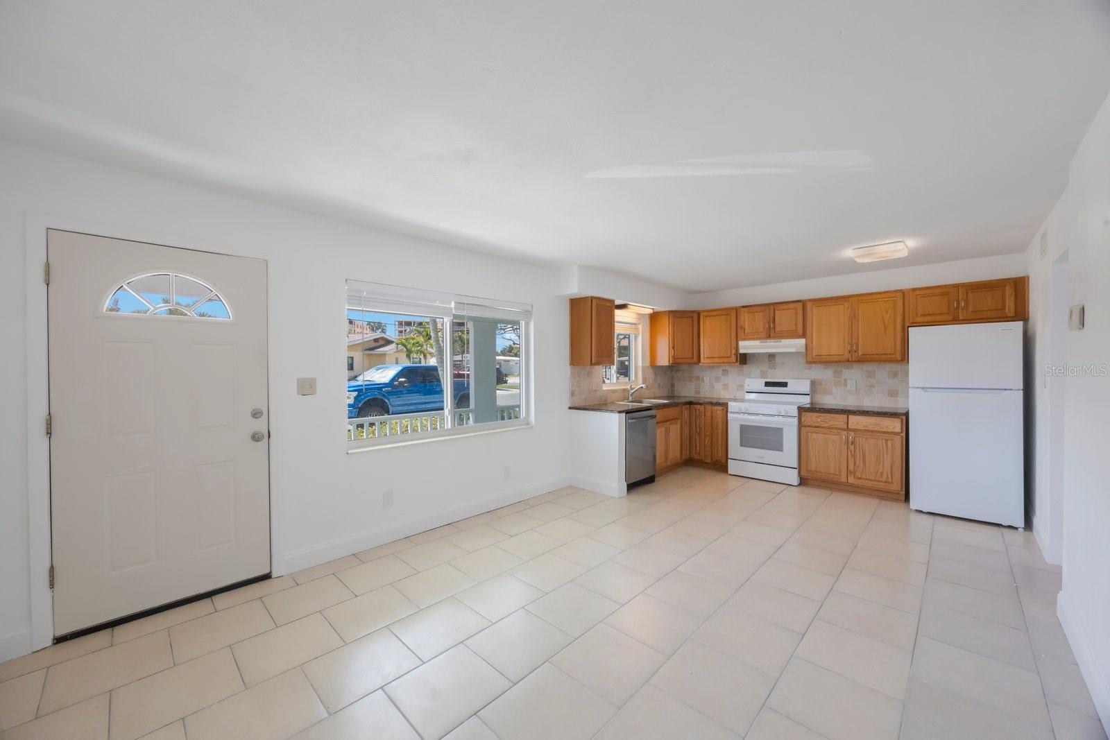 Listing photo id 33 for 11485 2nd Street E