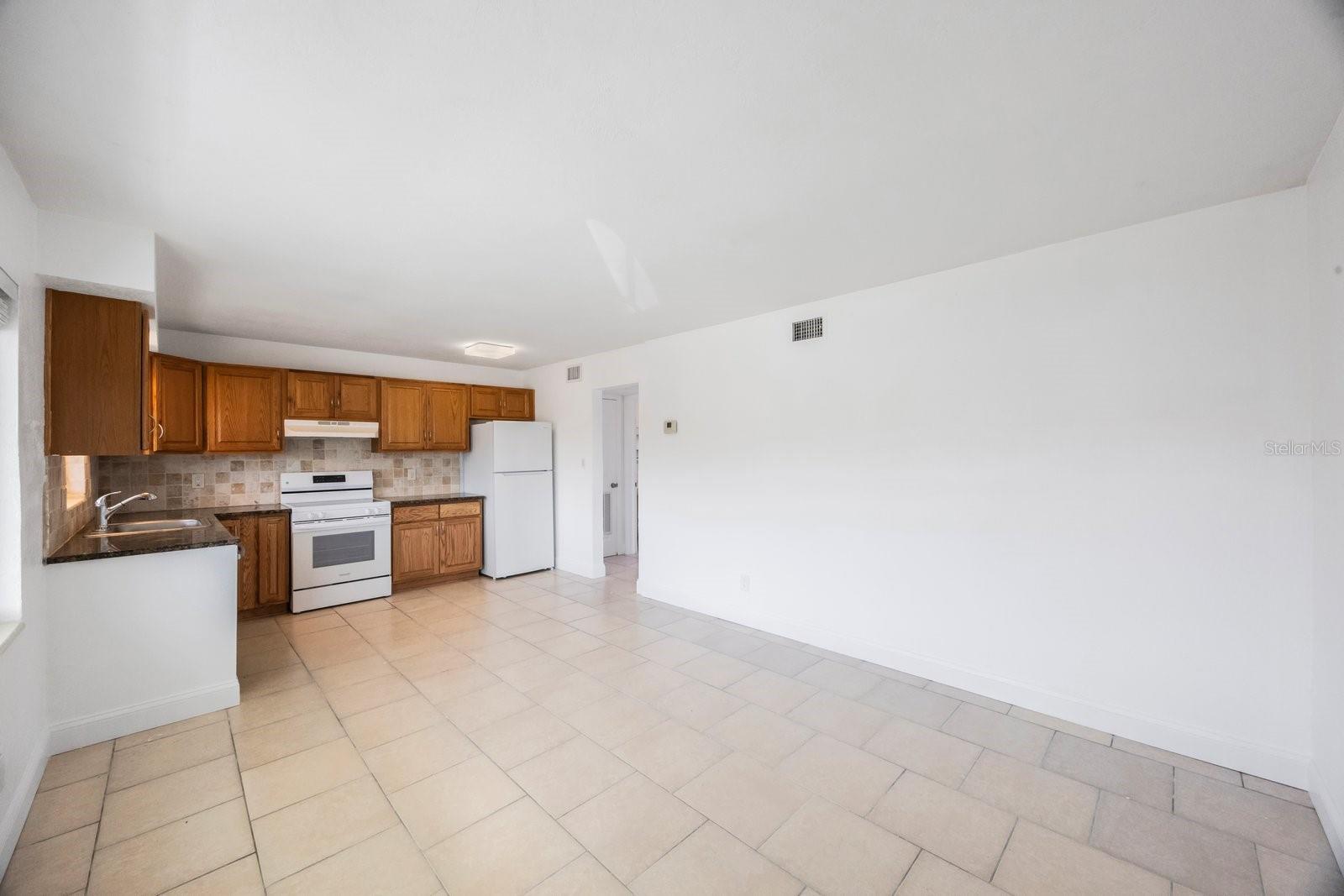 Listing photo id 35 for 11485 2nd Street E