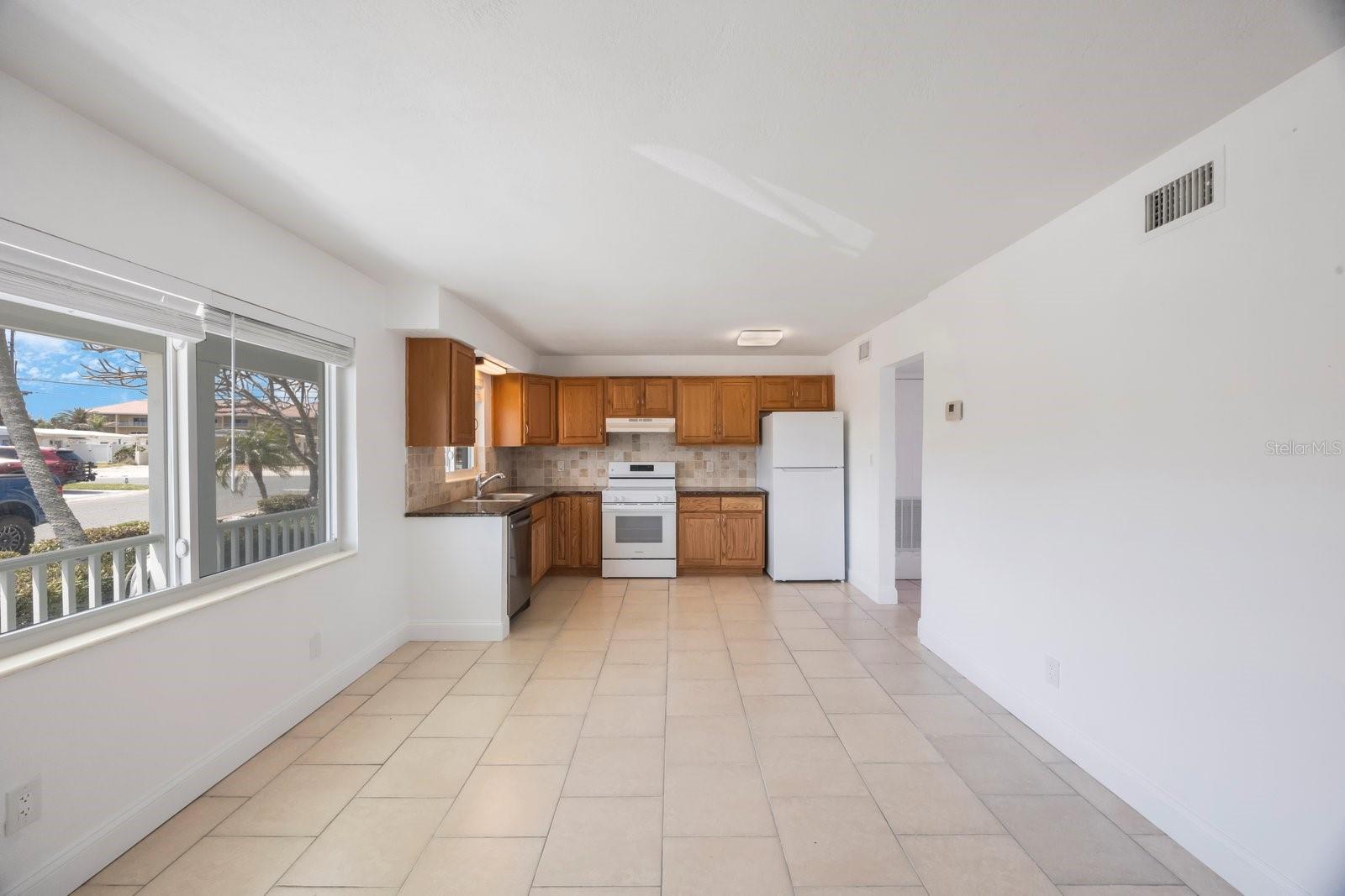 Listing photo id 36 for 11485 2nd Street E