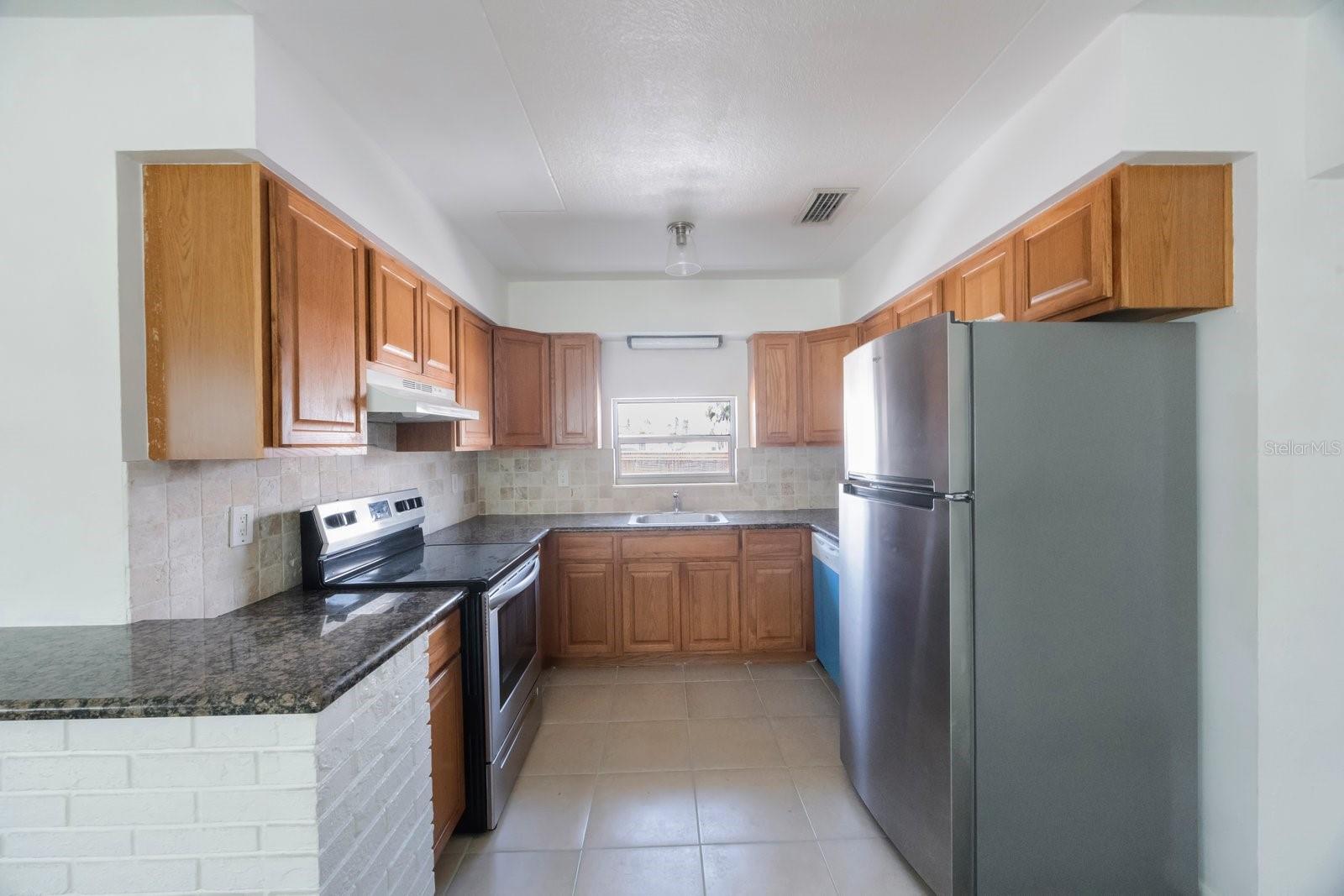 Listing photo id 47 for 11485 2nd Street E