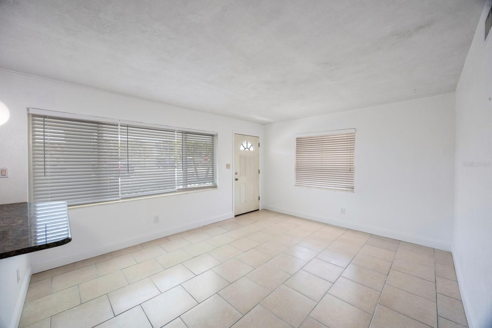 Listing photo id 3 for 11485 2nd Street E