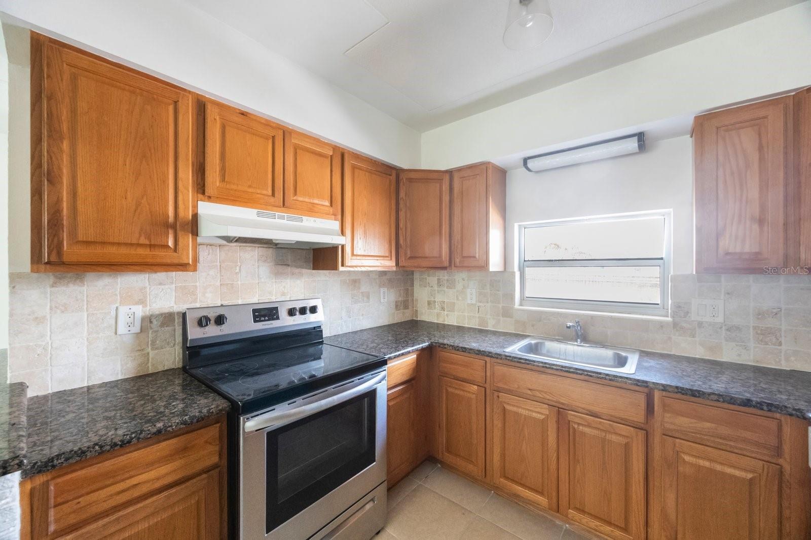 Listing photo id 49 for 11485 2nd Street E